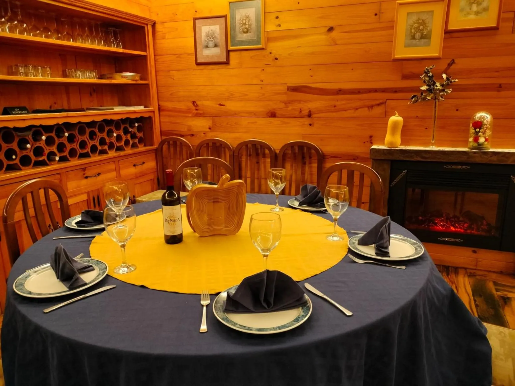 Restaurant/places to eat in Hotel Capellan