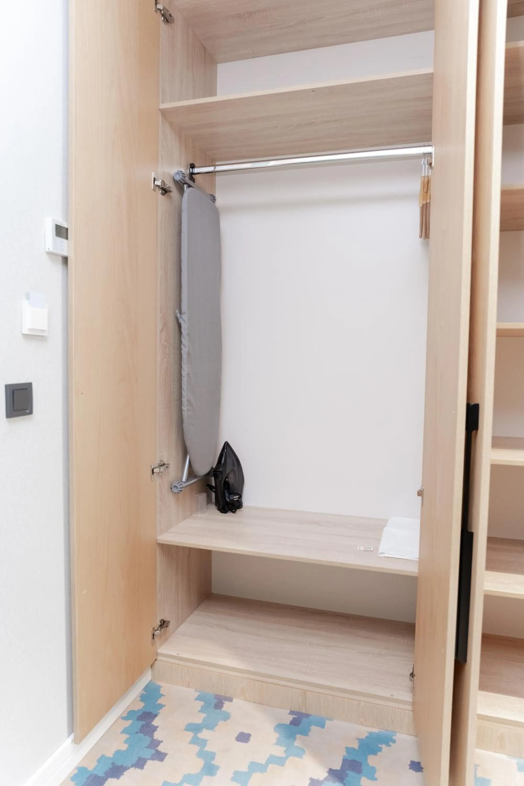 microwave, Bed in Park Dedeman Almaty