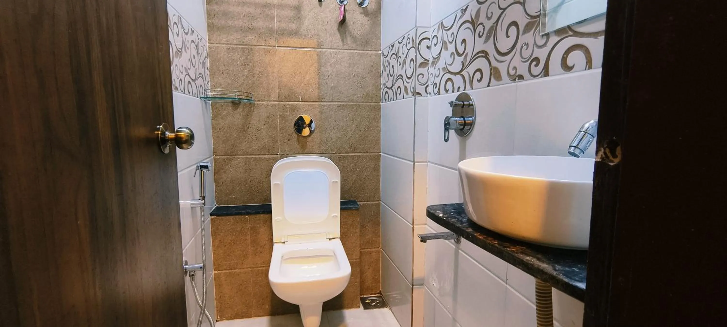 Shower in Hotel Krish villa