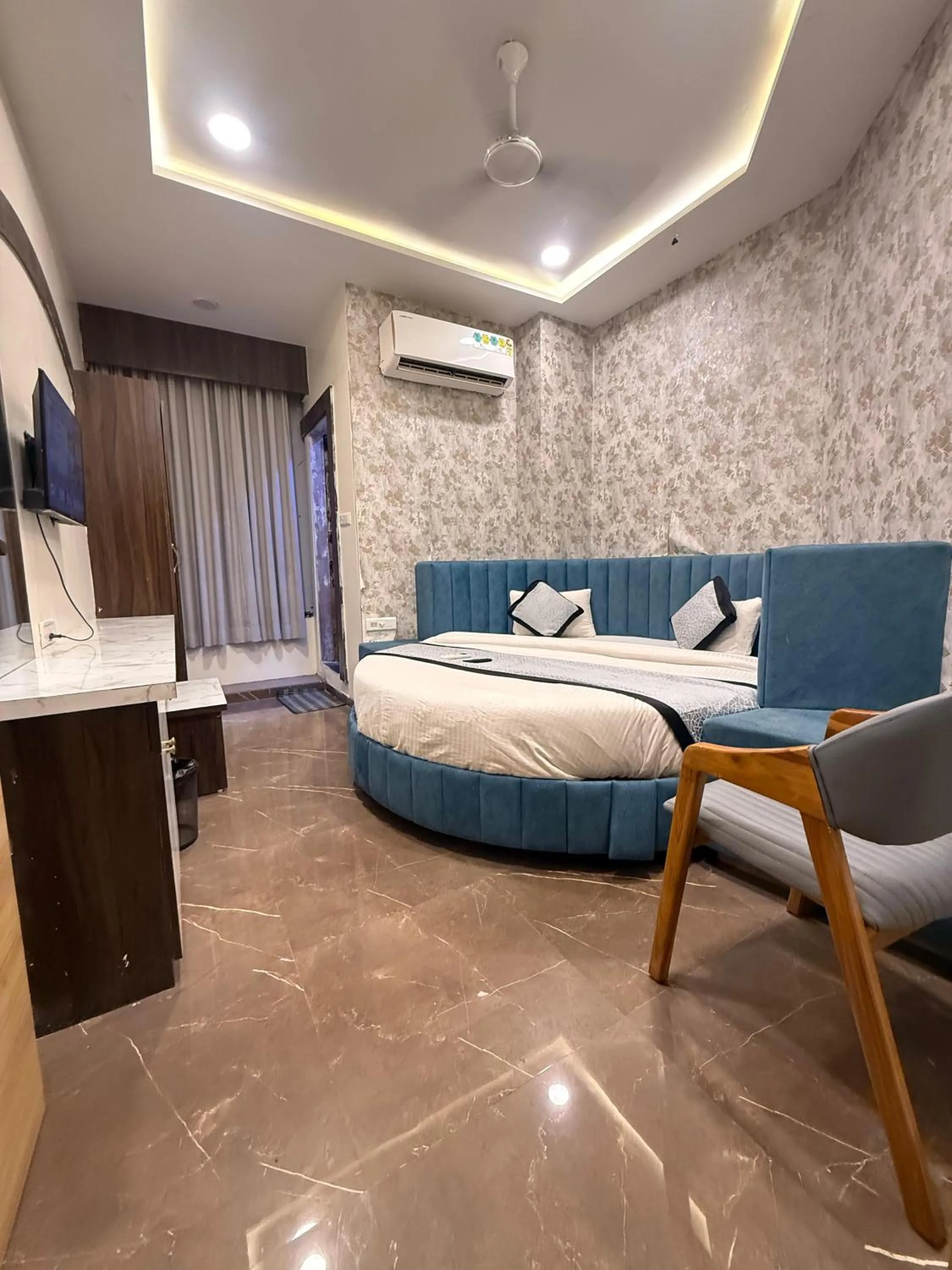 Bed in Hotel Krish villa