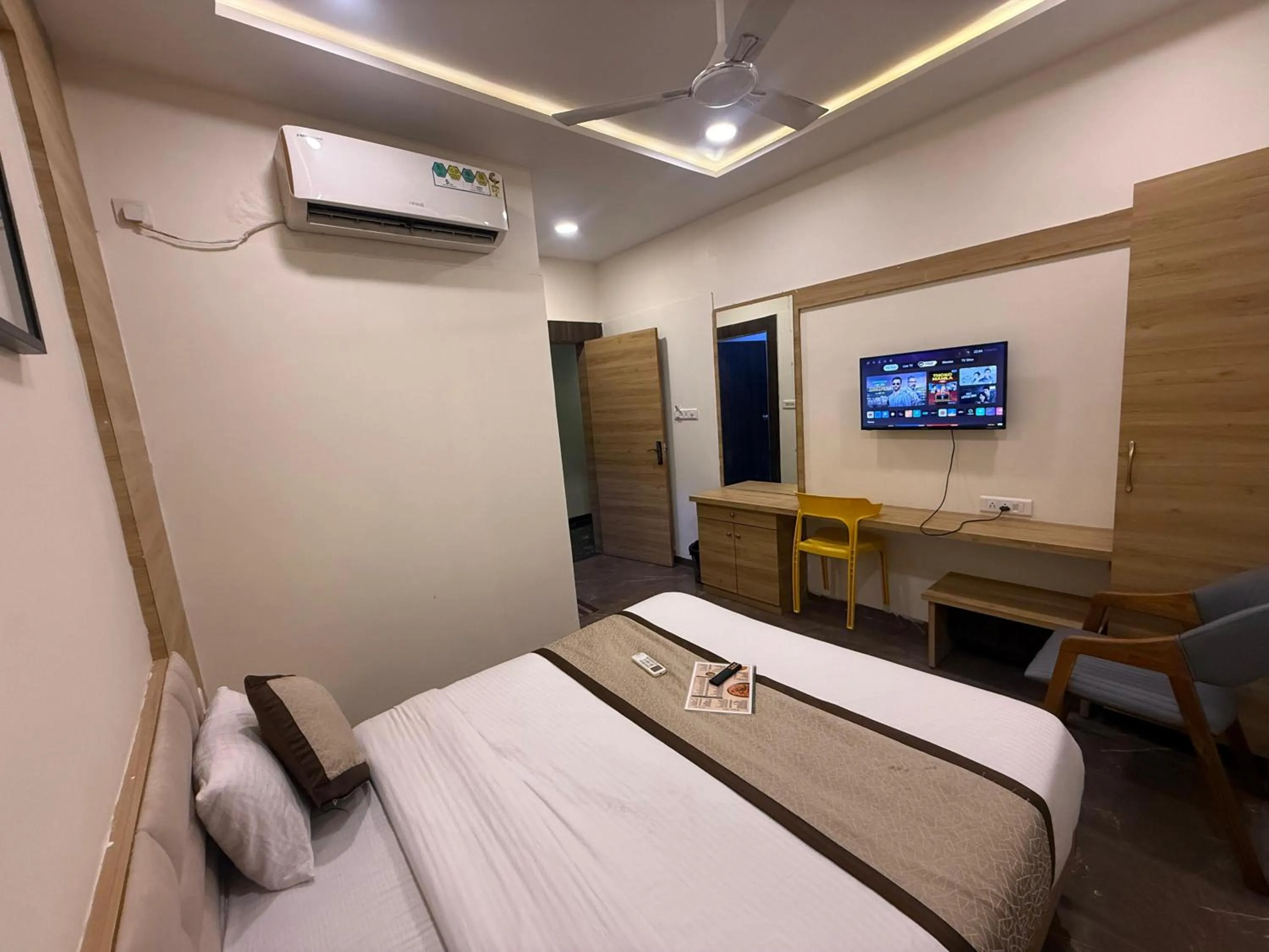 Bed in Hotel Krish villa