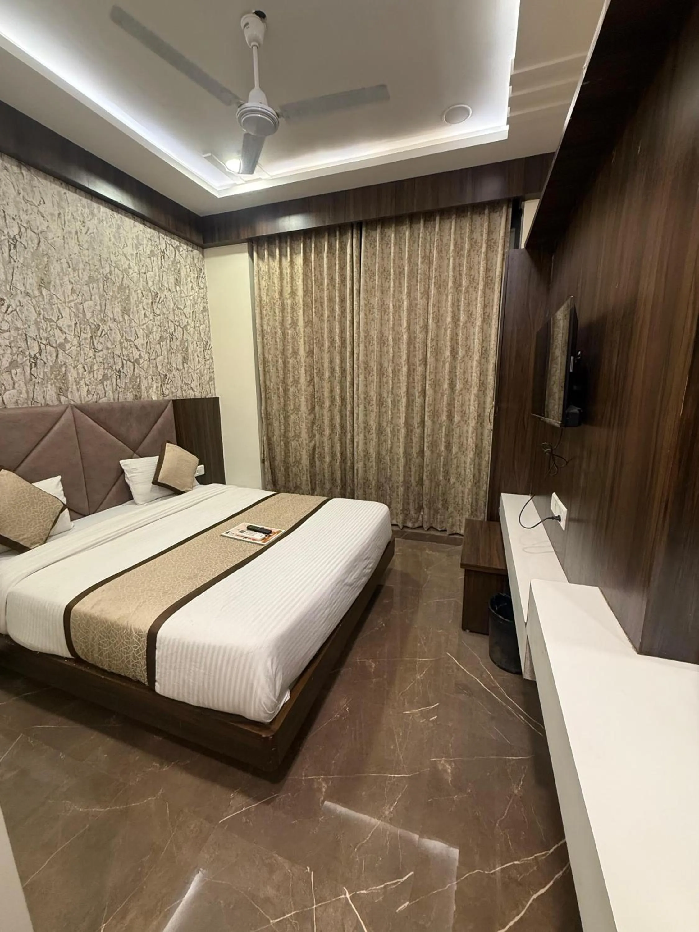 Bed in Hotel Krish villa