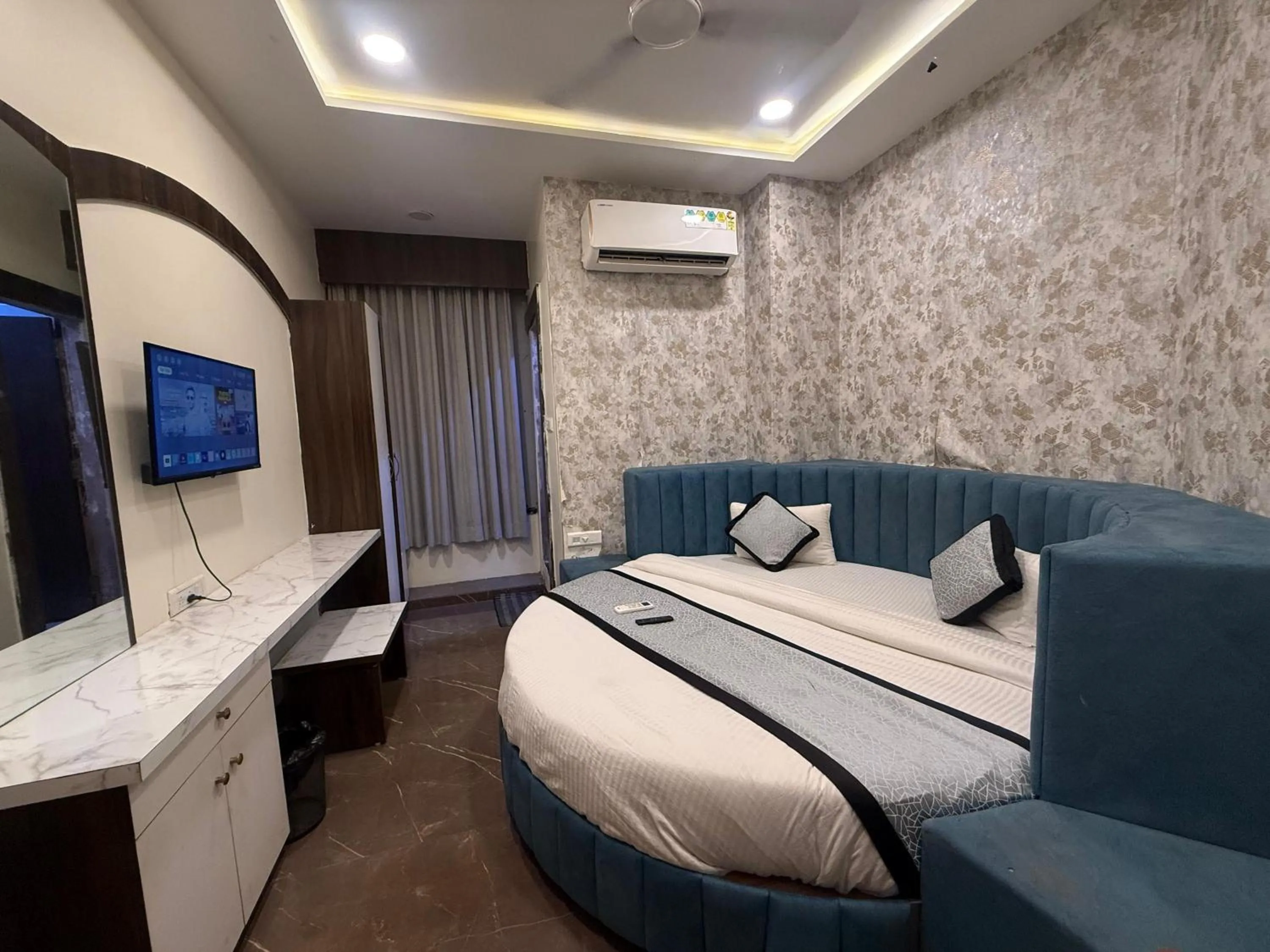 Bed in Hotel Krish villa