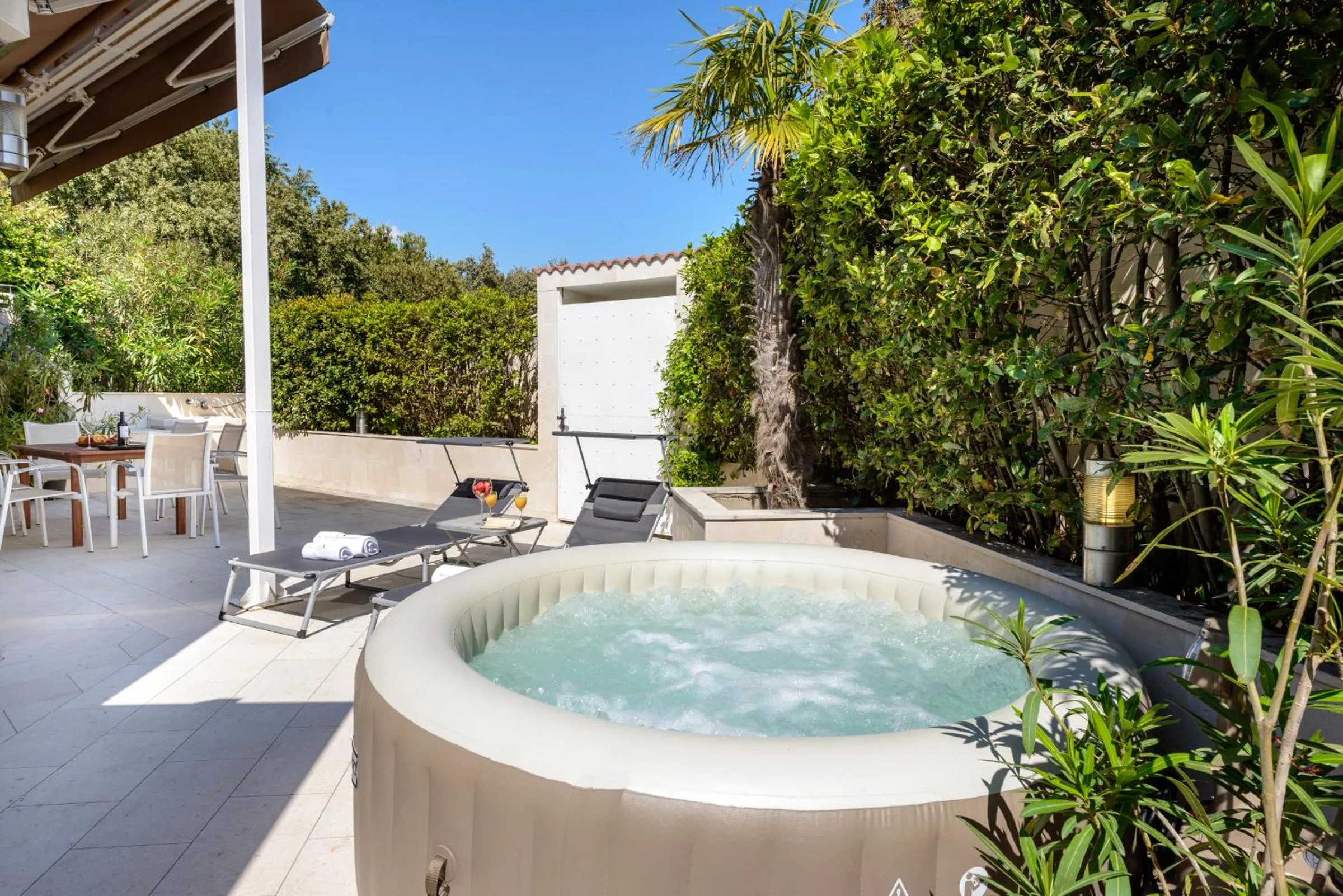 Family Four-Bedroom Apartment with Patio, Hot Tub and Sea View in Adriatic Resort Apartments