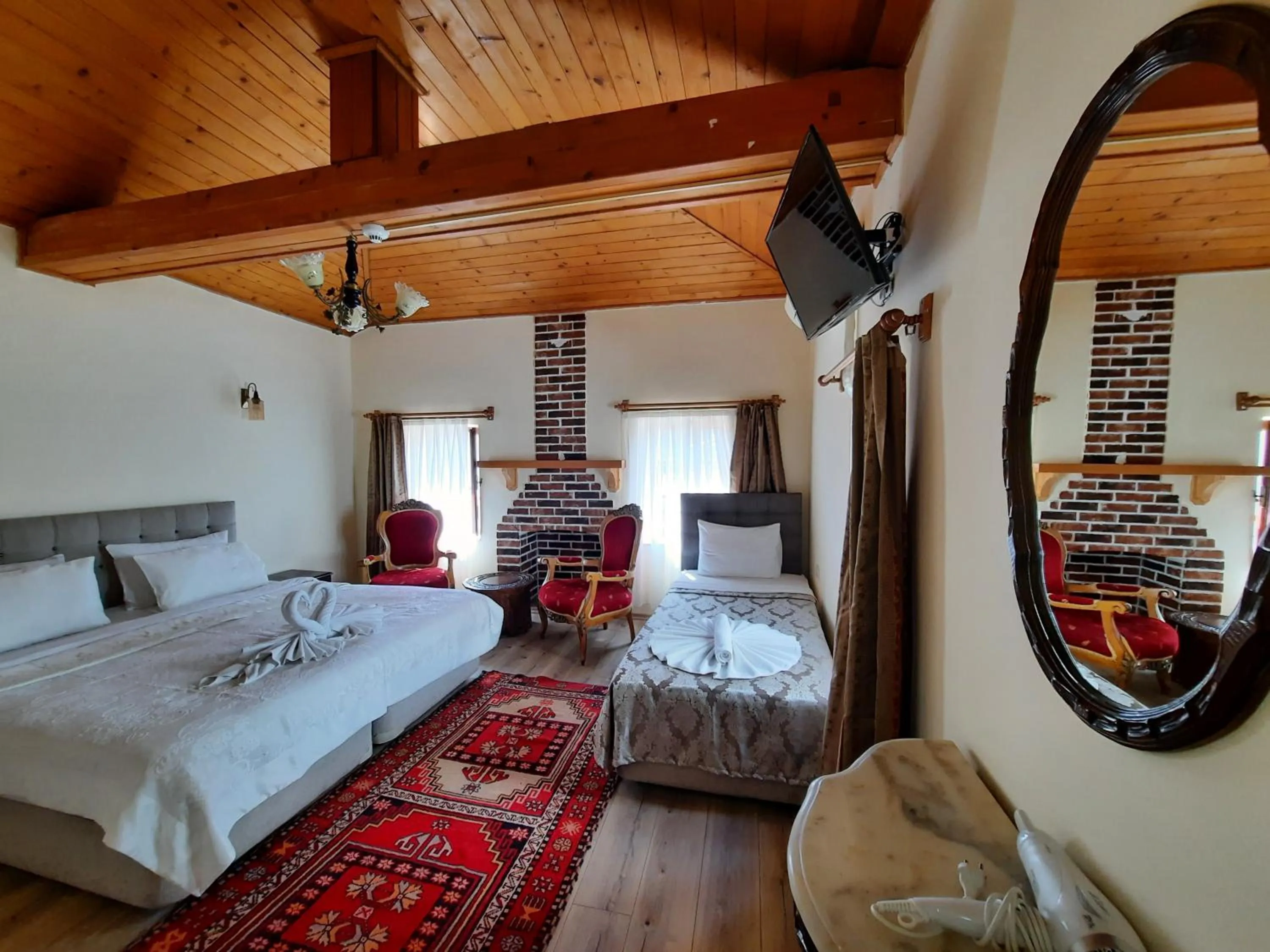 Photo of the whole room, Bed in Ali Baba's House