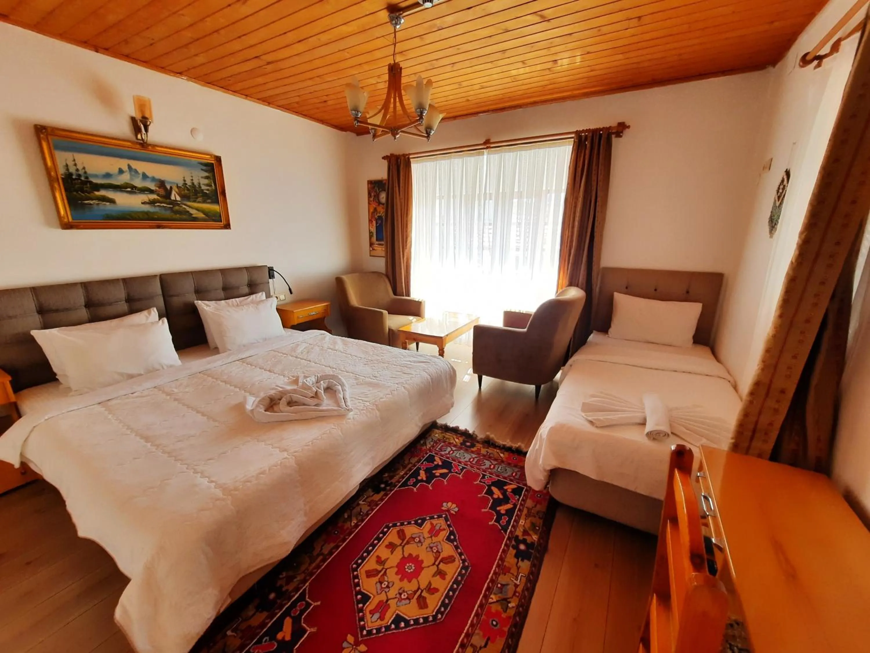Photo of the whole room, Bed in Ali Baba's House