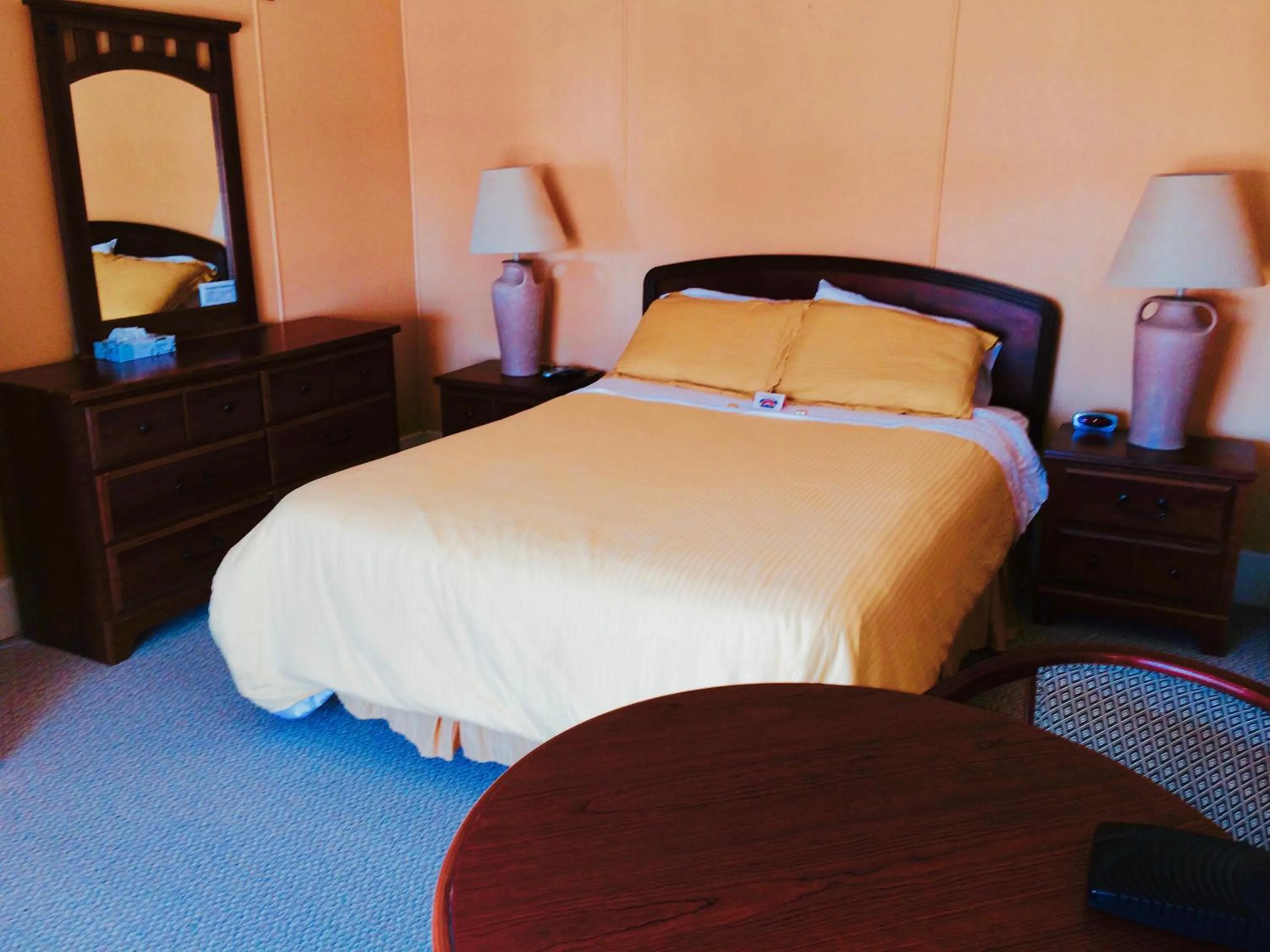 Bed in The Moulton Hotel