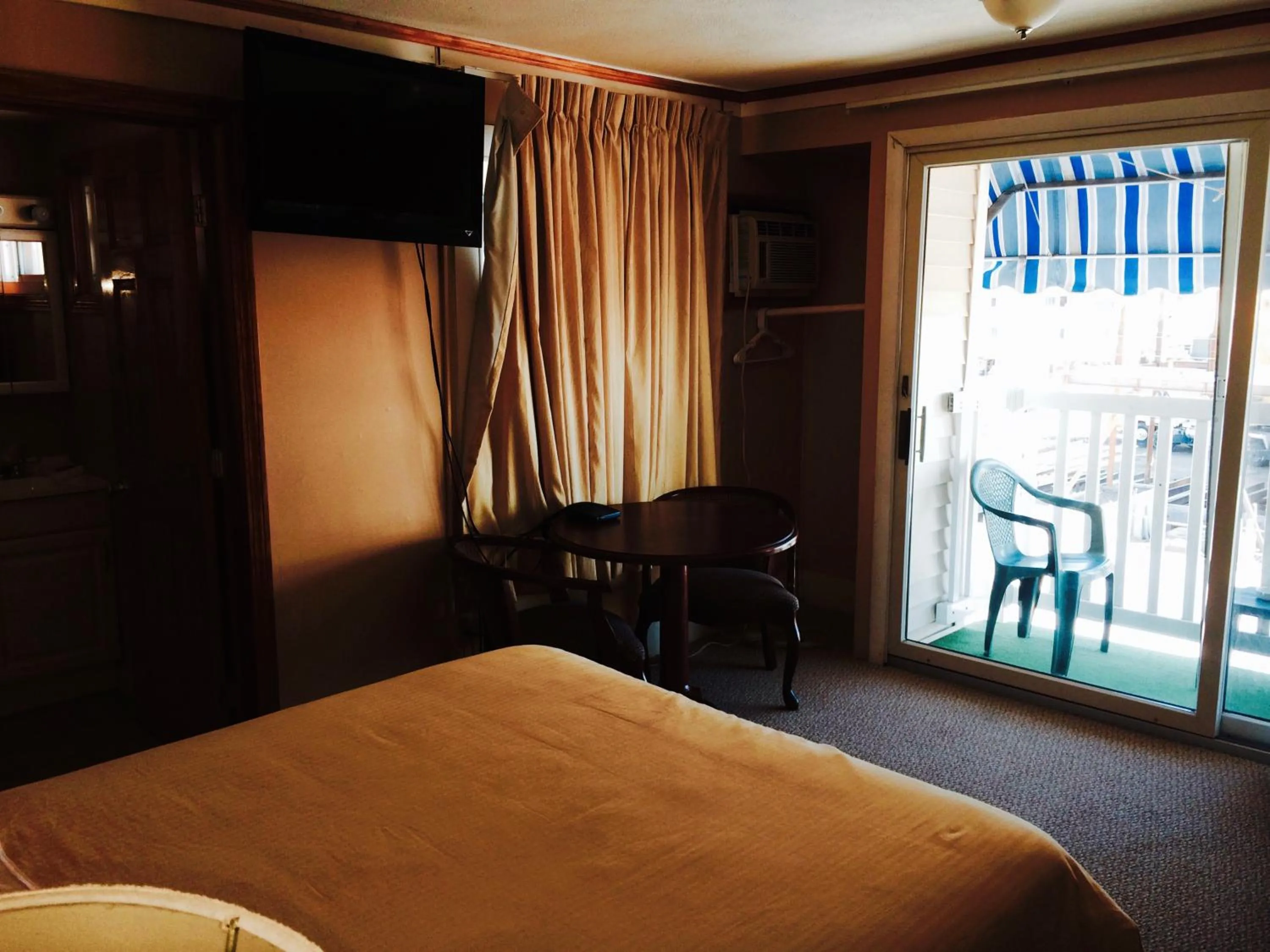 Bed in The Moulton Hotel