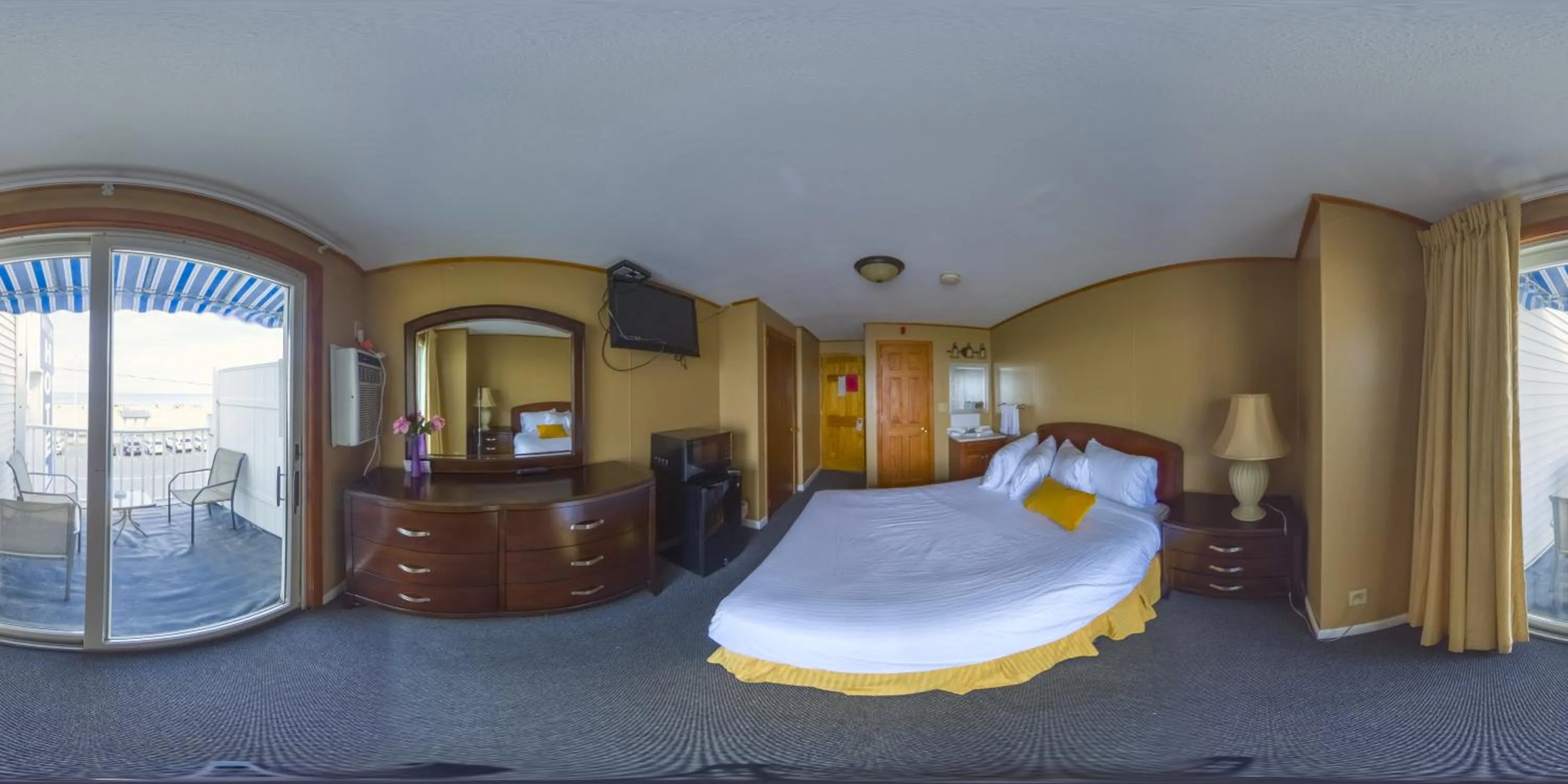 Bed in The Moulton Hotel