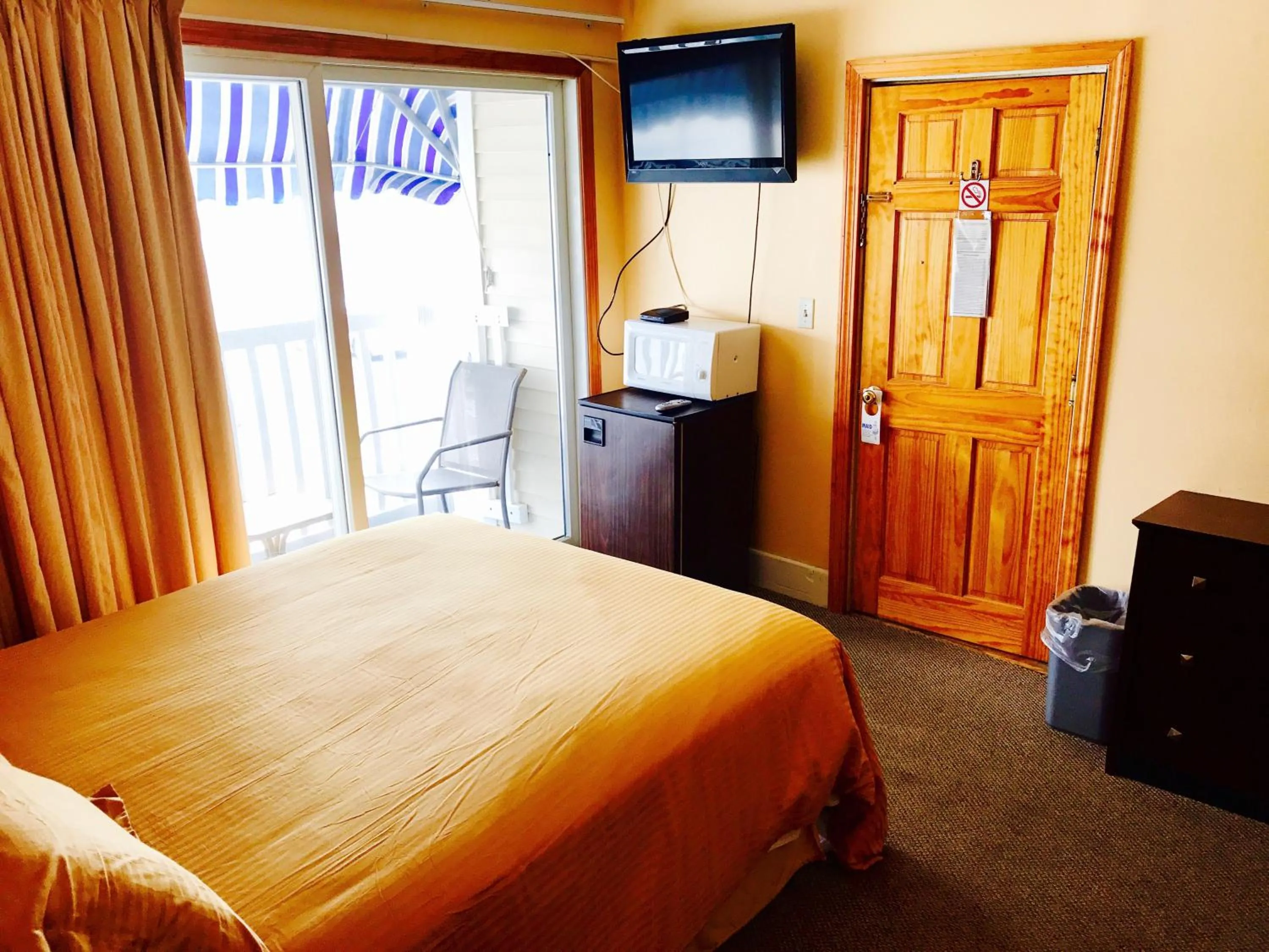 Photo of the whole room, Bed in The Moulton Hotel