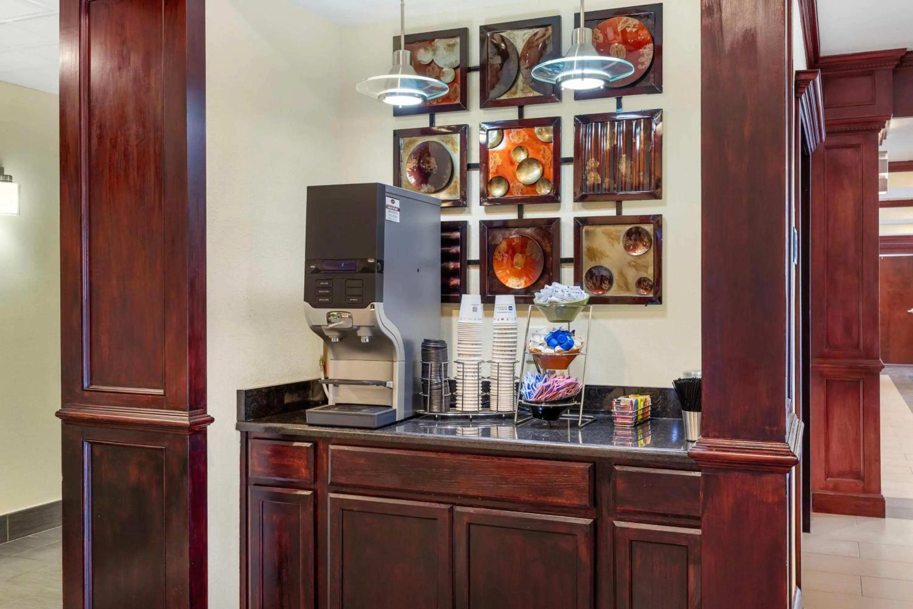 Lobby or reception in Best Western Plus Pratt