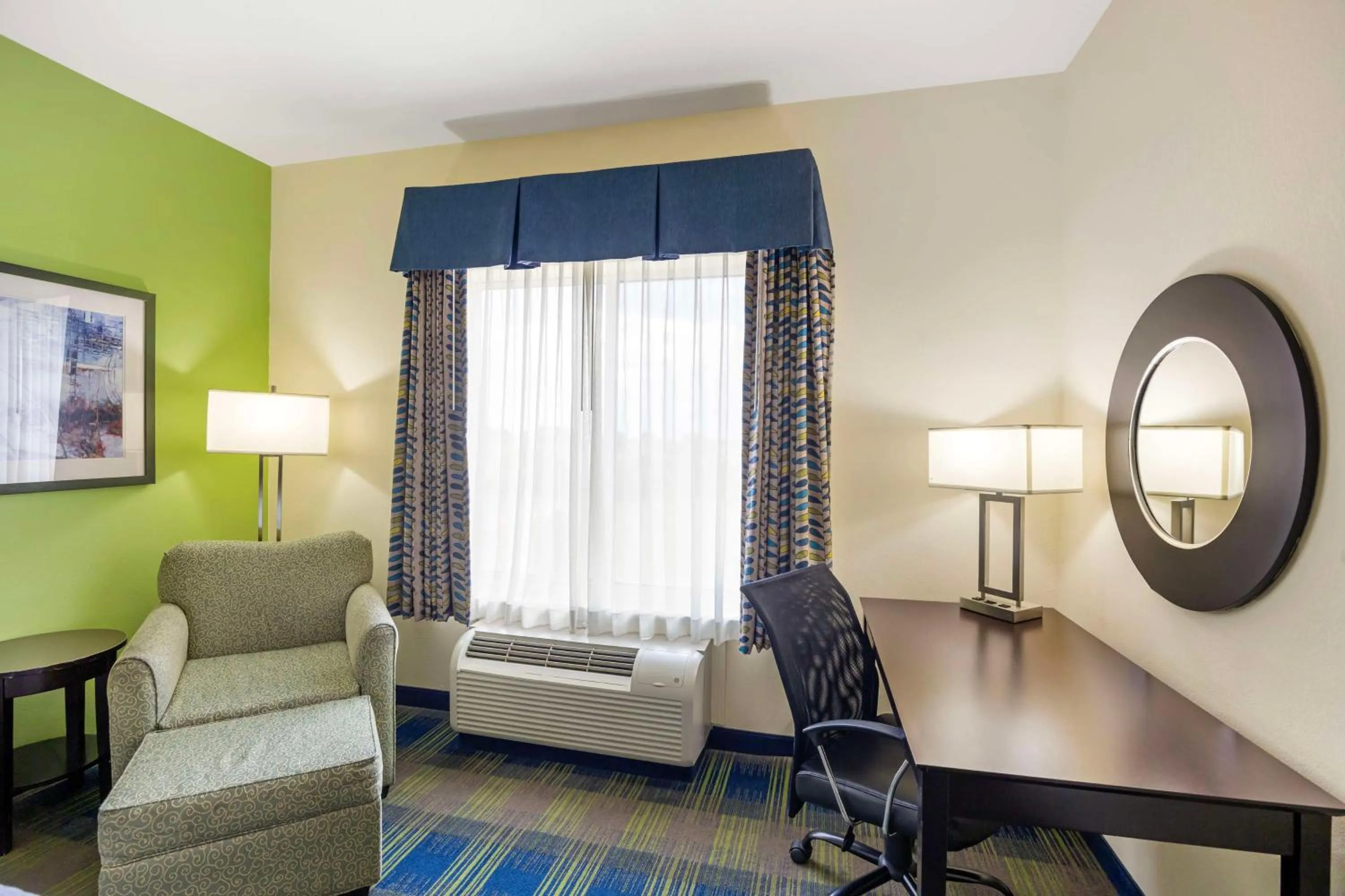 Bedroom in Best Western Plus Pratt