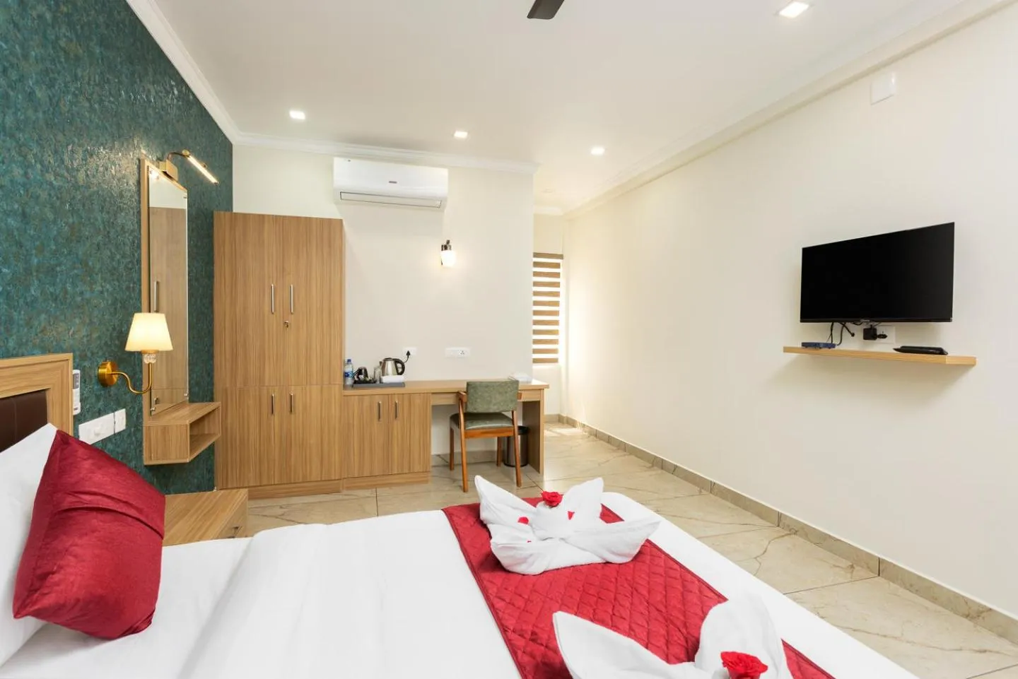 Bed in ESAA Airport Hotel