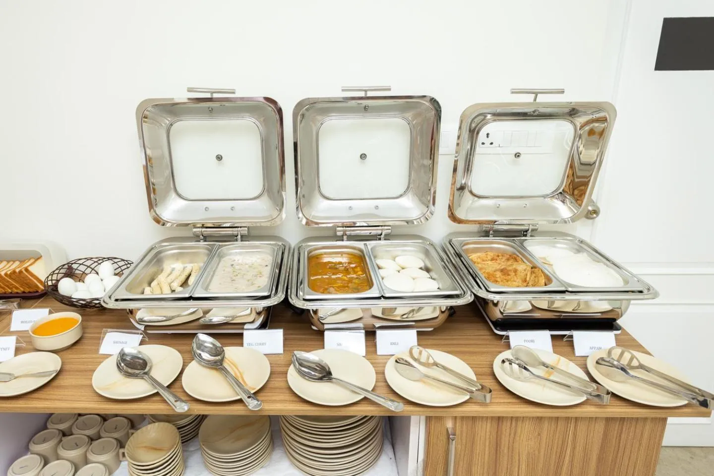 Food in ESAA Airport Hotel