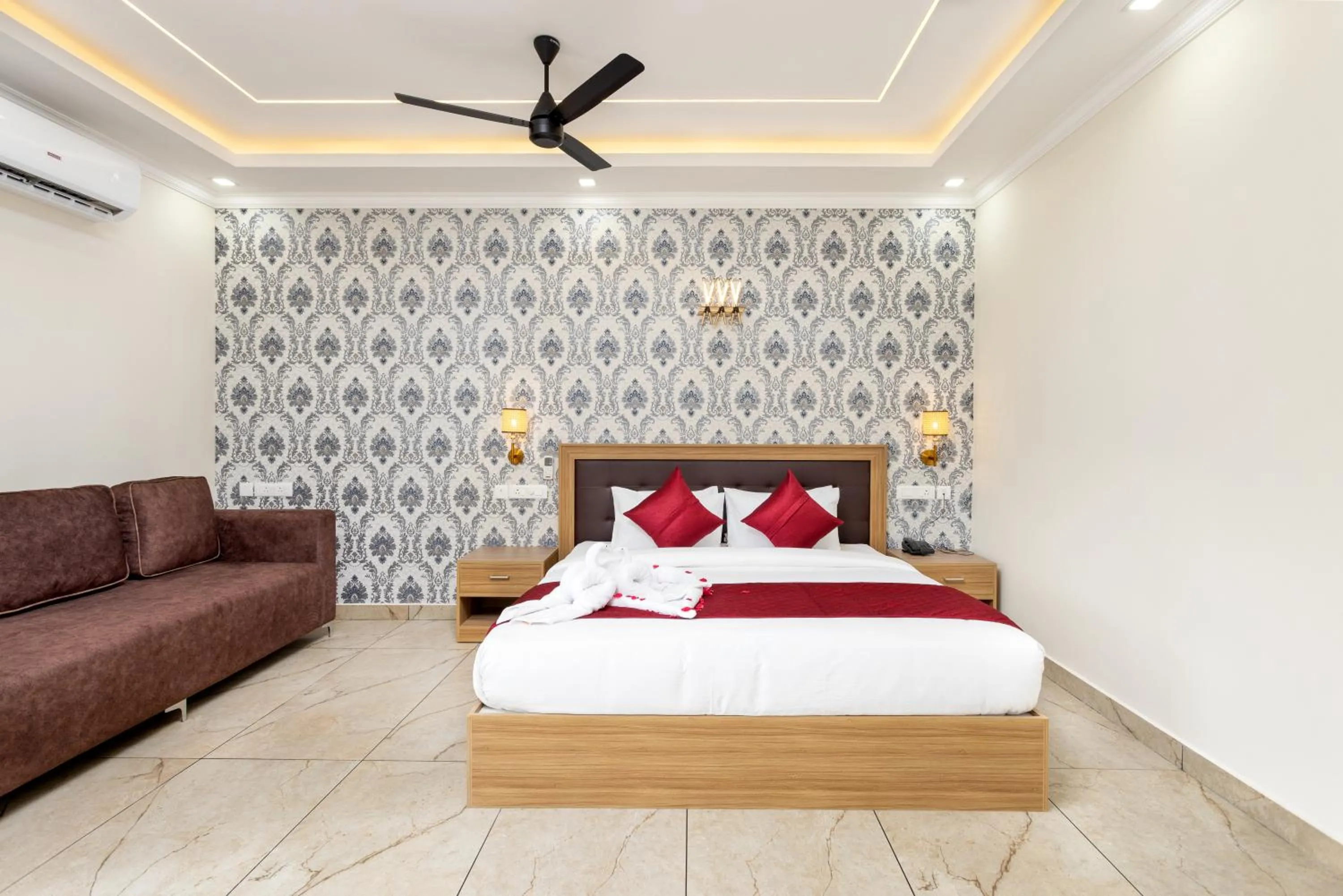 Bed in ESAA Airport Hotel