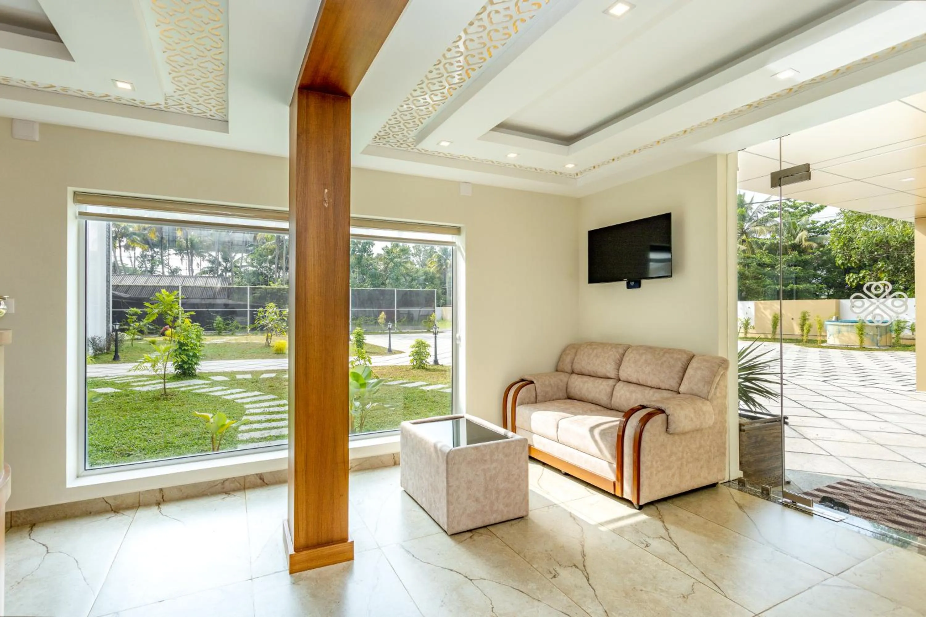 Garden in ESAA Airport Hotel