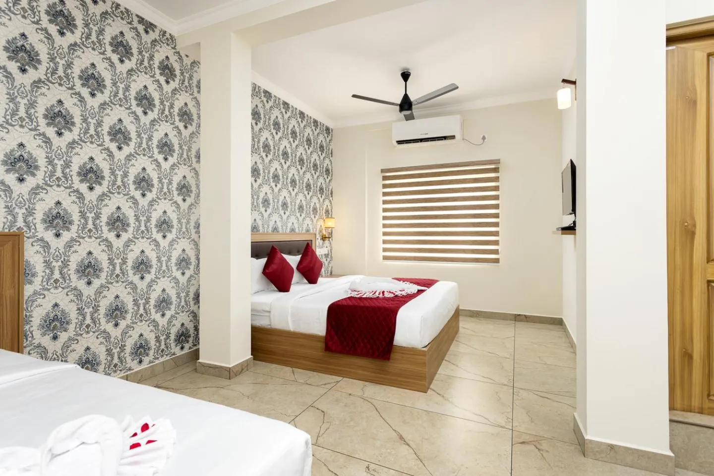 Bed in ESAA Airport Hotel