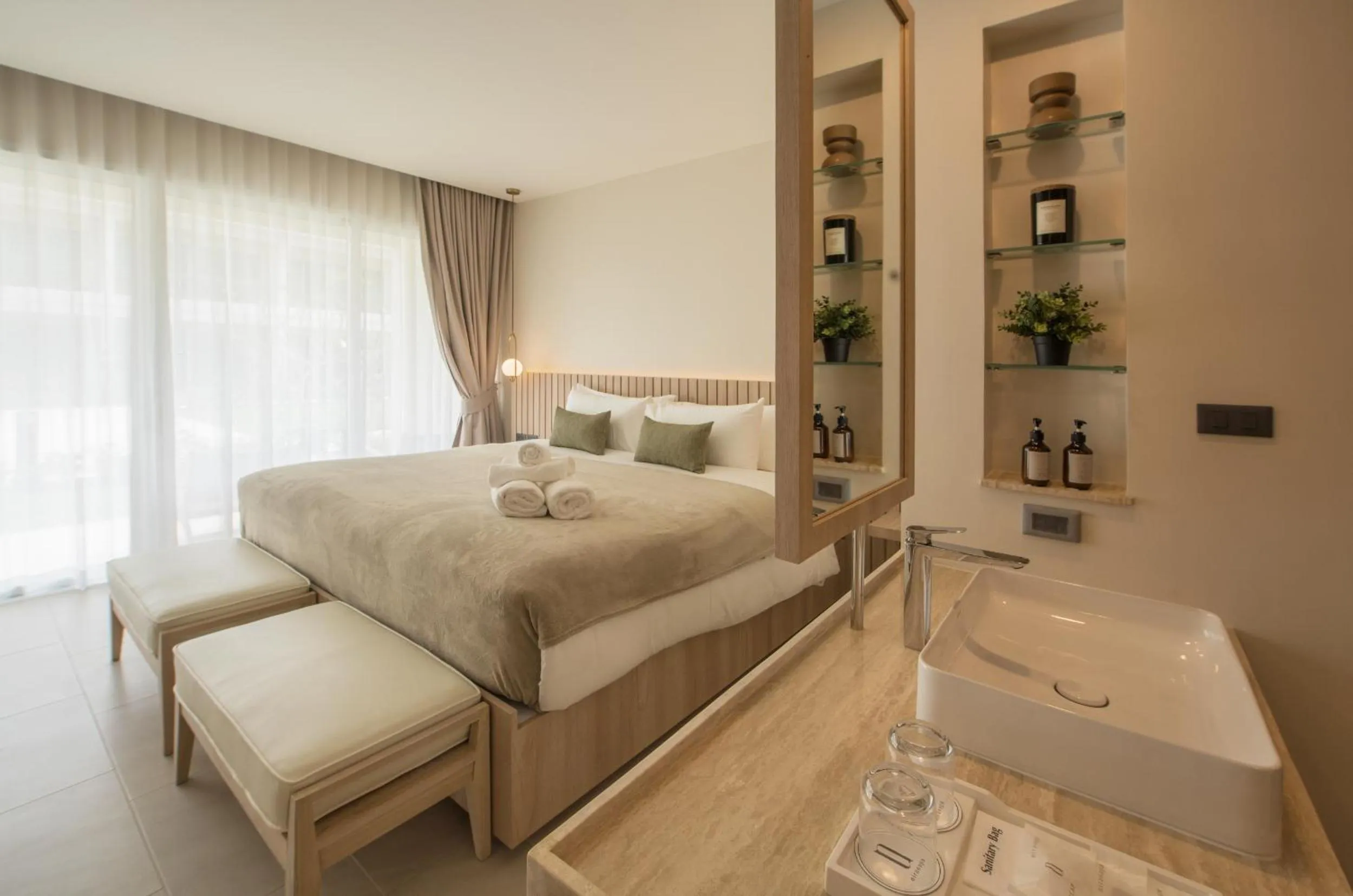 Bed in Niranapa Boutique Resort