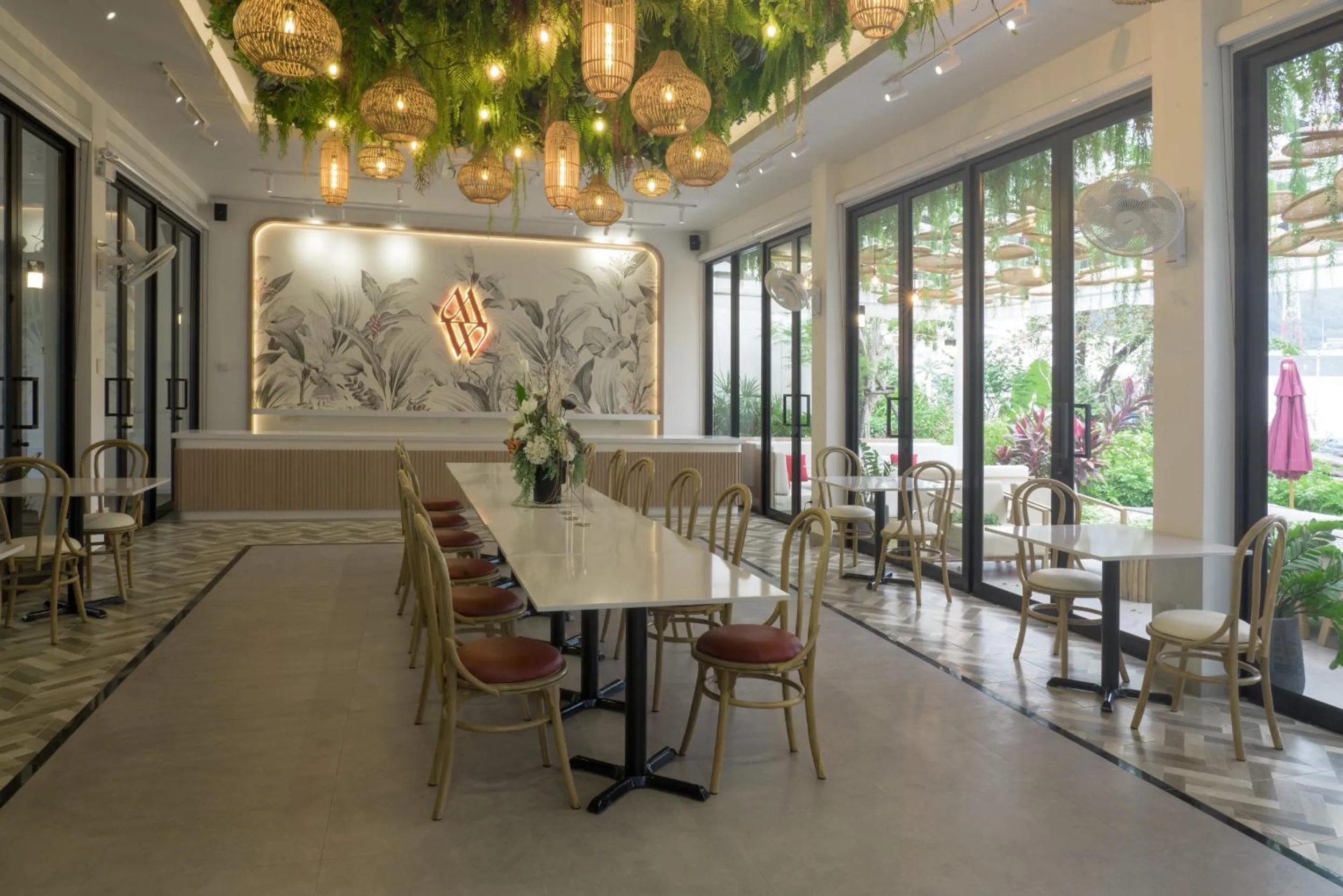 Restaurant/places to eat in Niranapa Boutique Resort