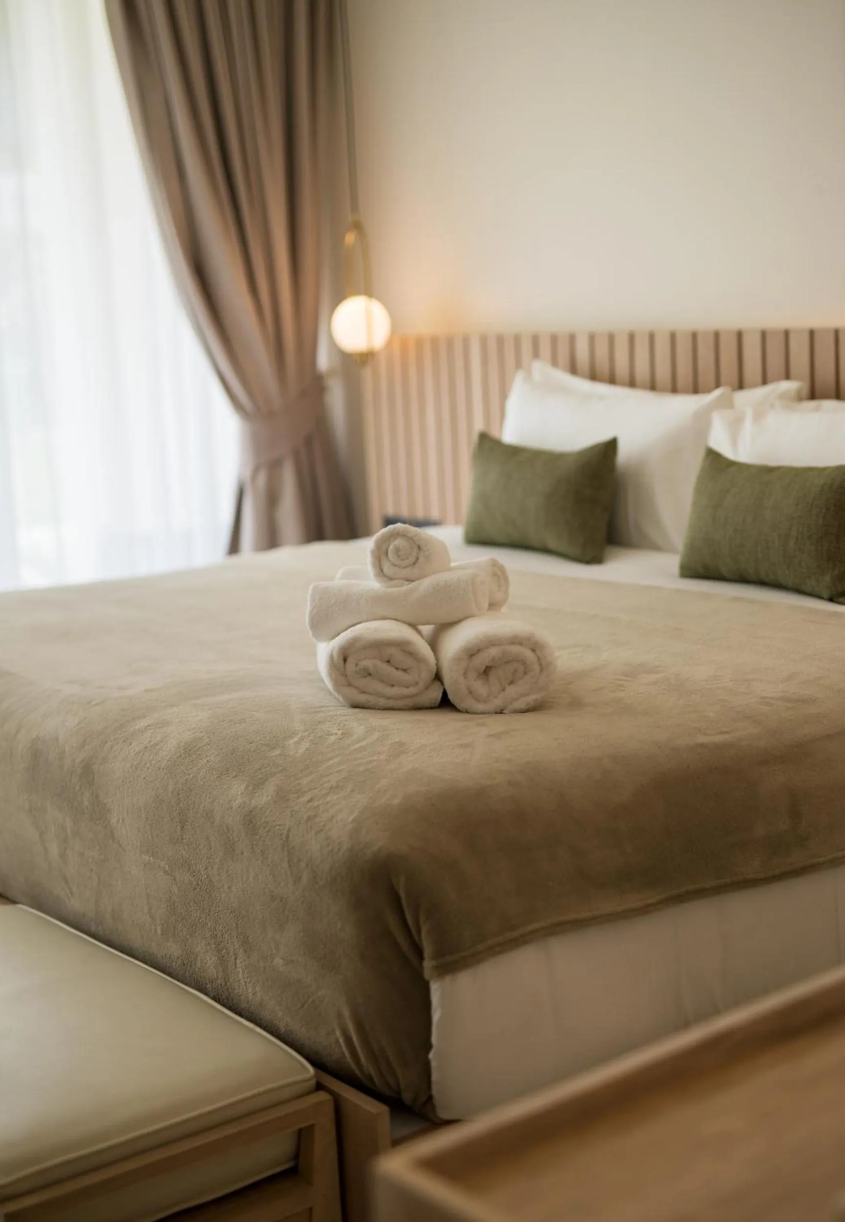 Bed in Niranapa Boutique Resort