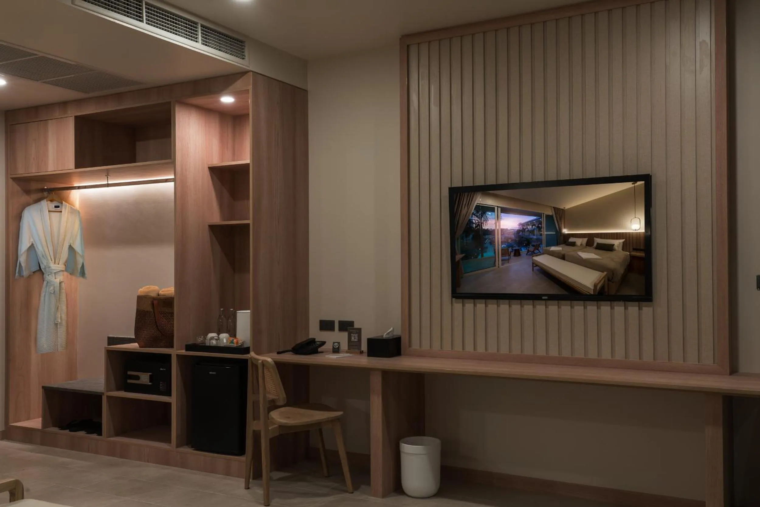 TV and multimedia in Niranapa Boutique Resort