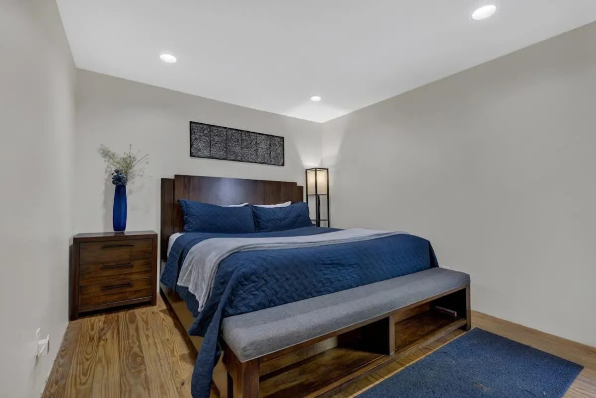 Guest Quarters - 2 Blocks to Main Street!