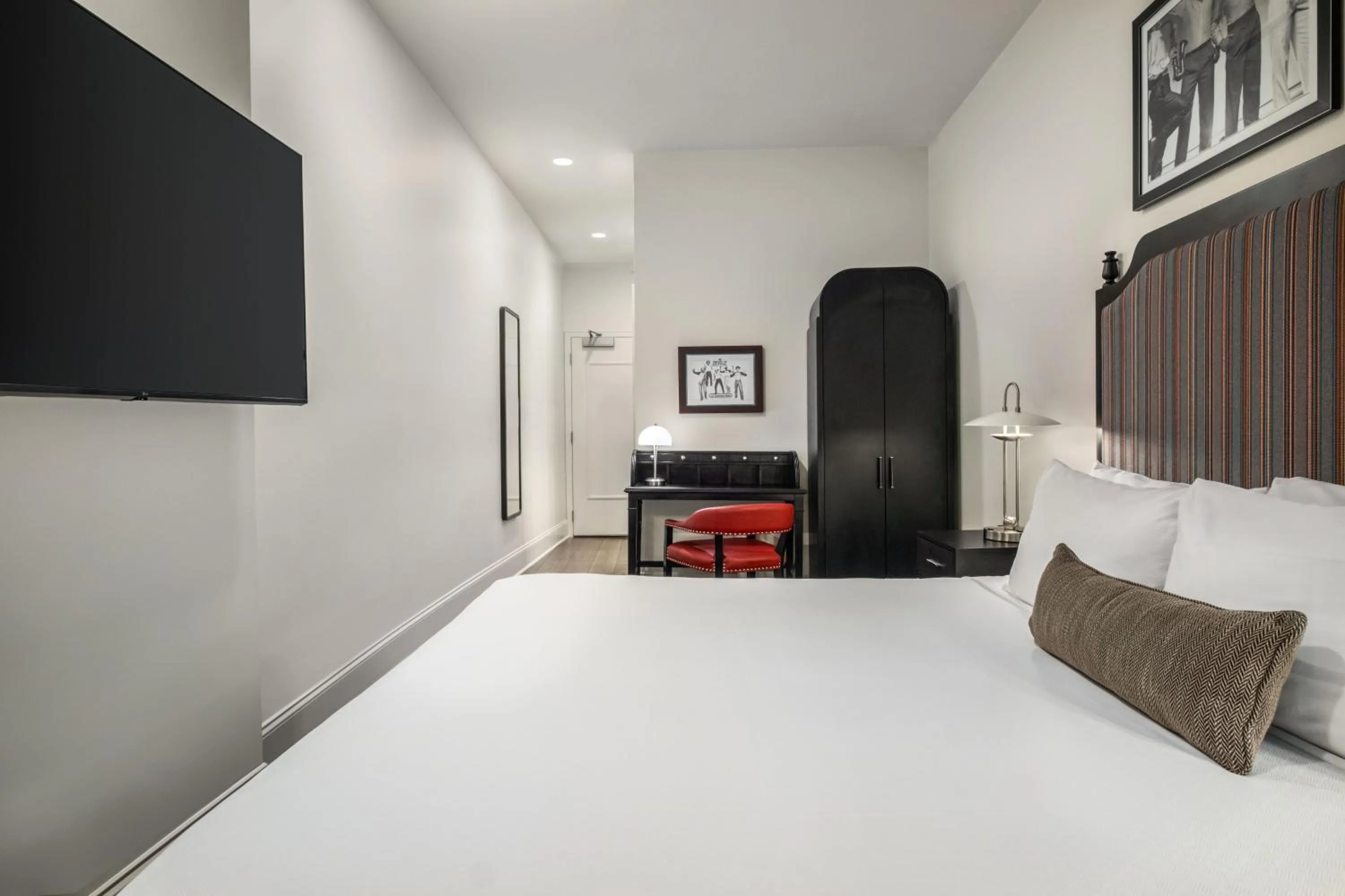 Bed in The Rubenstein Hotel