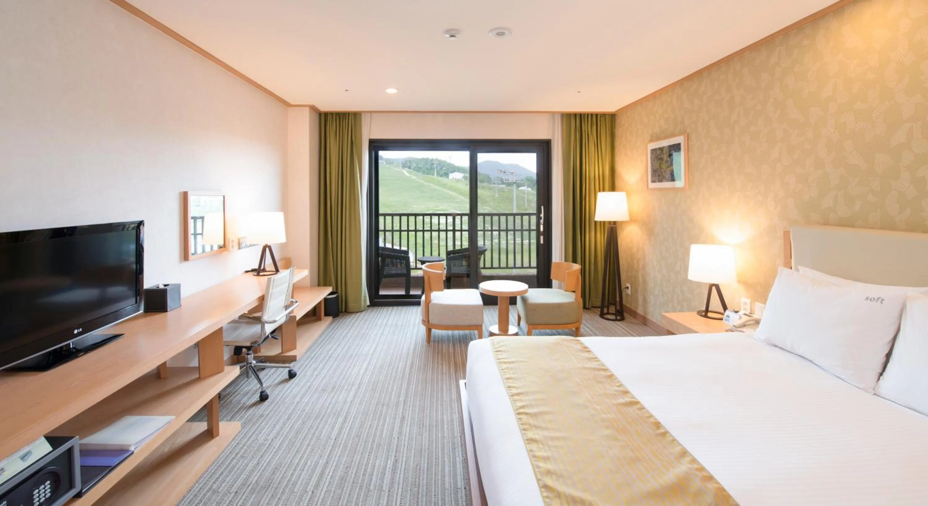 Bed in Holiday Inn Resort Alpensia Pyeongchang by IHG