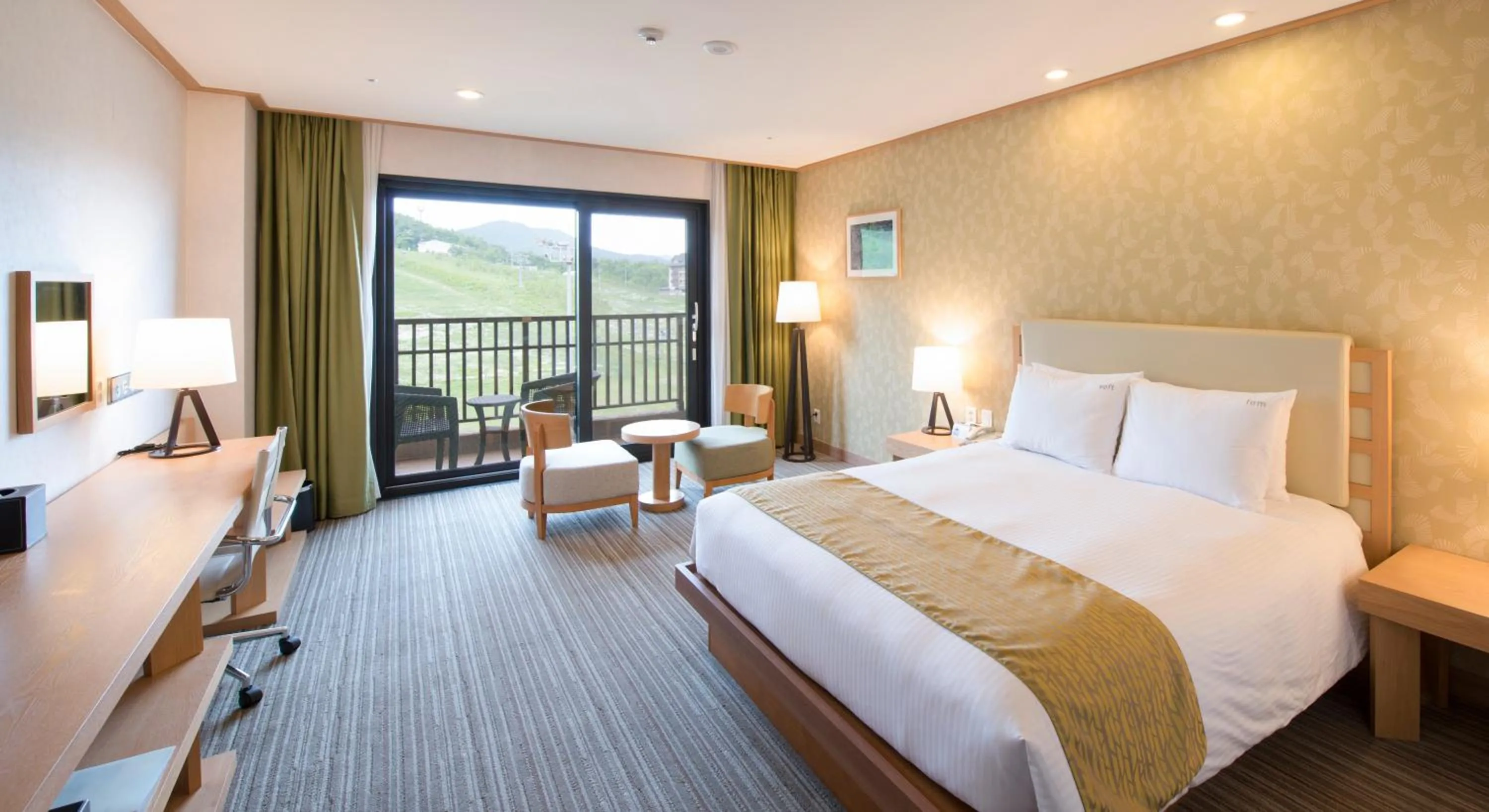 Photo of the whole room, Bed in Holiday Inn Resort Alpensia Pyeongchang by IHG