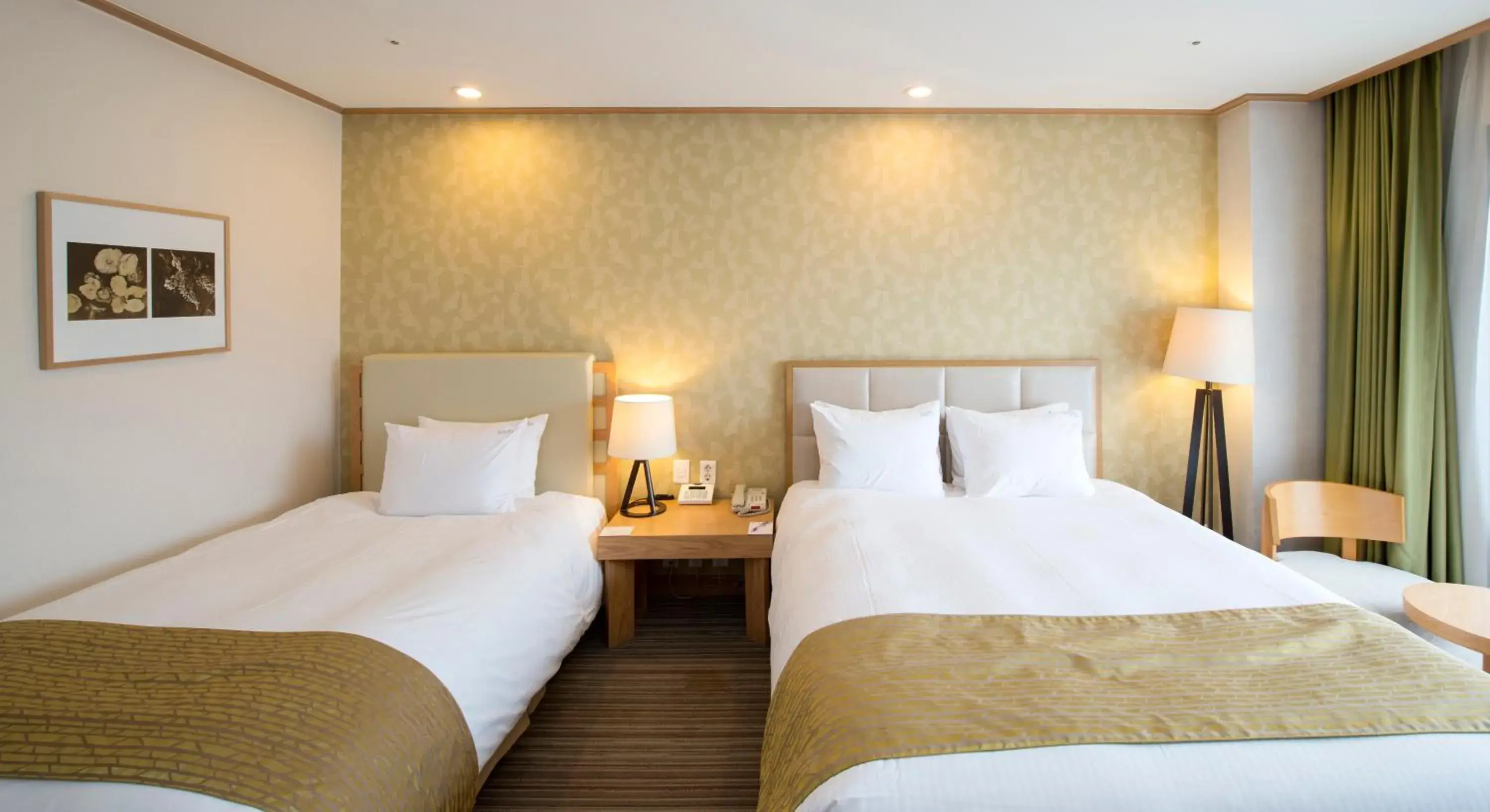 Standard Queen Room with Queen and Single Bed in Holiday Inn Resort Alpensia Pyeongchang, an IHG Hotel Standard Queen Room with Queen and Single Bed in Holiday Inn Resort Alpensia Pyeongchang, an IHG Hotel