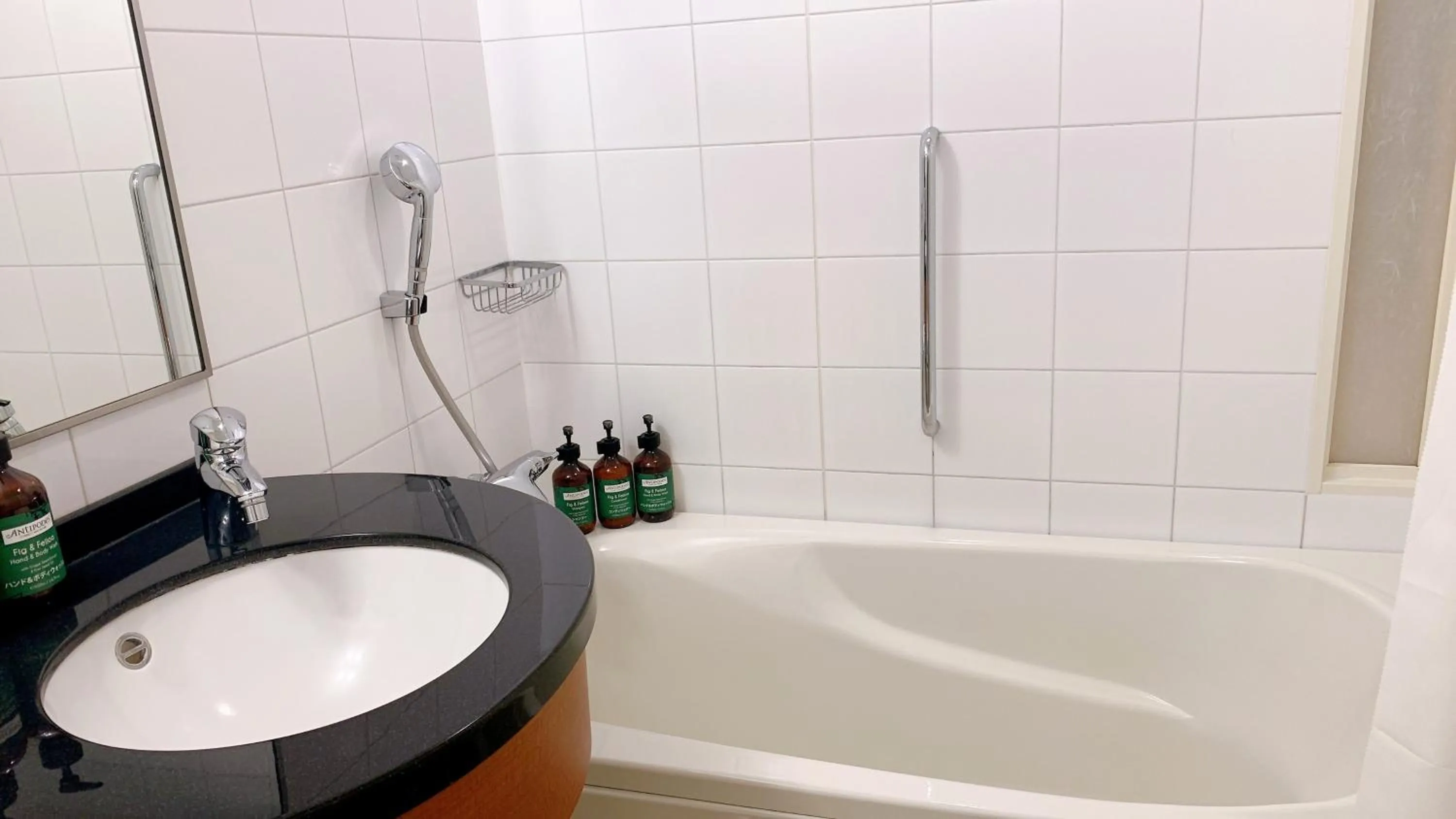 Photo of the whole room in ANA Crowne Plaza Okayama by IHG