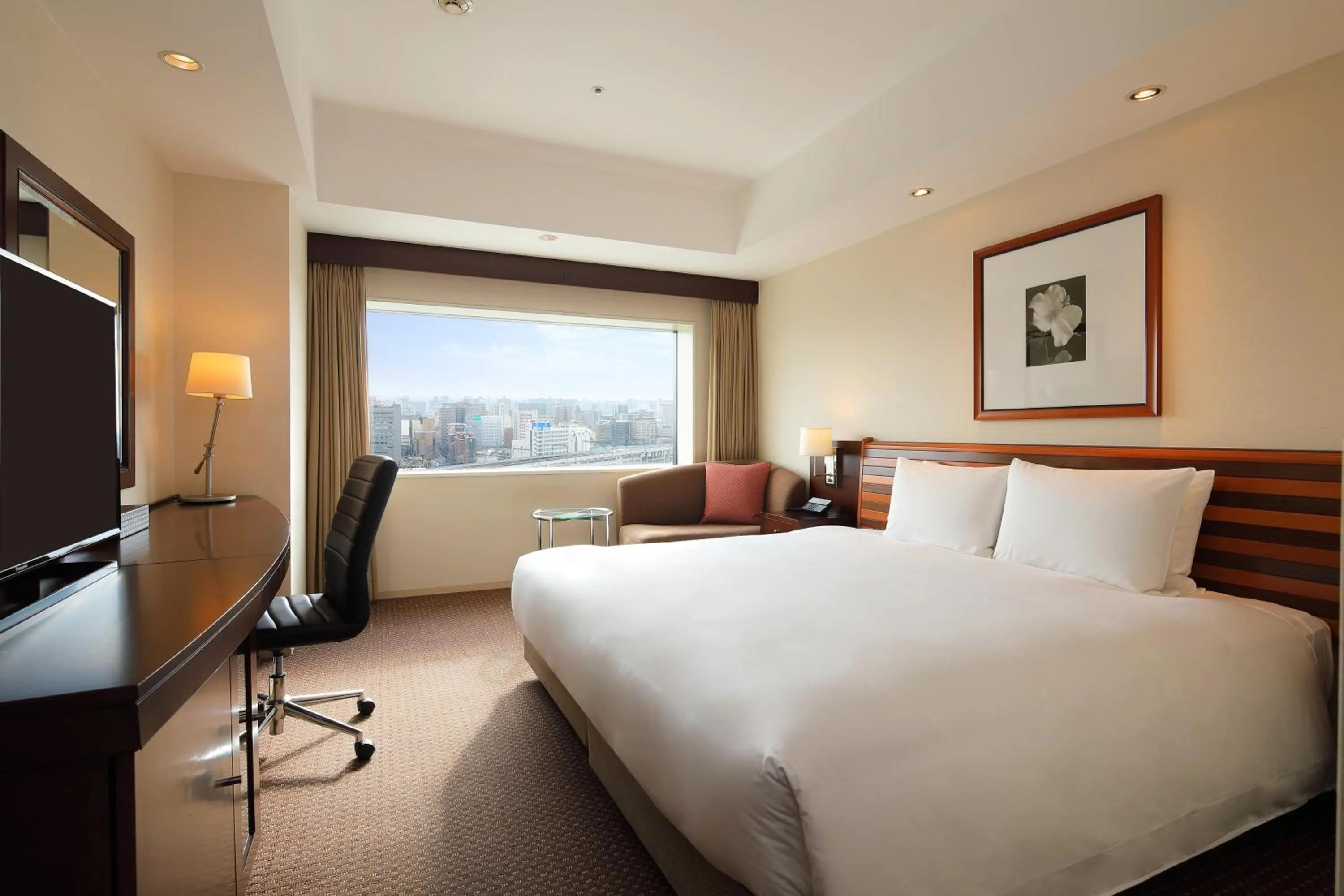 Photo of the whole room, Bed in ANA Crowne Plaza Okayama by IHG