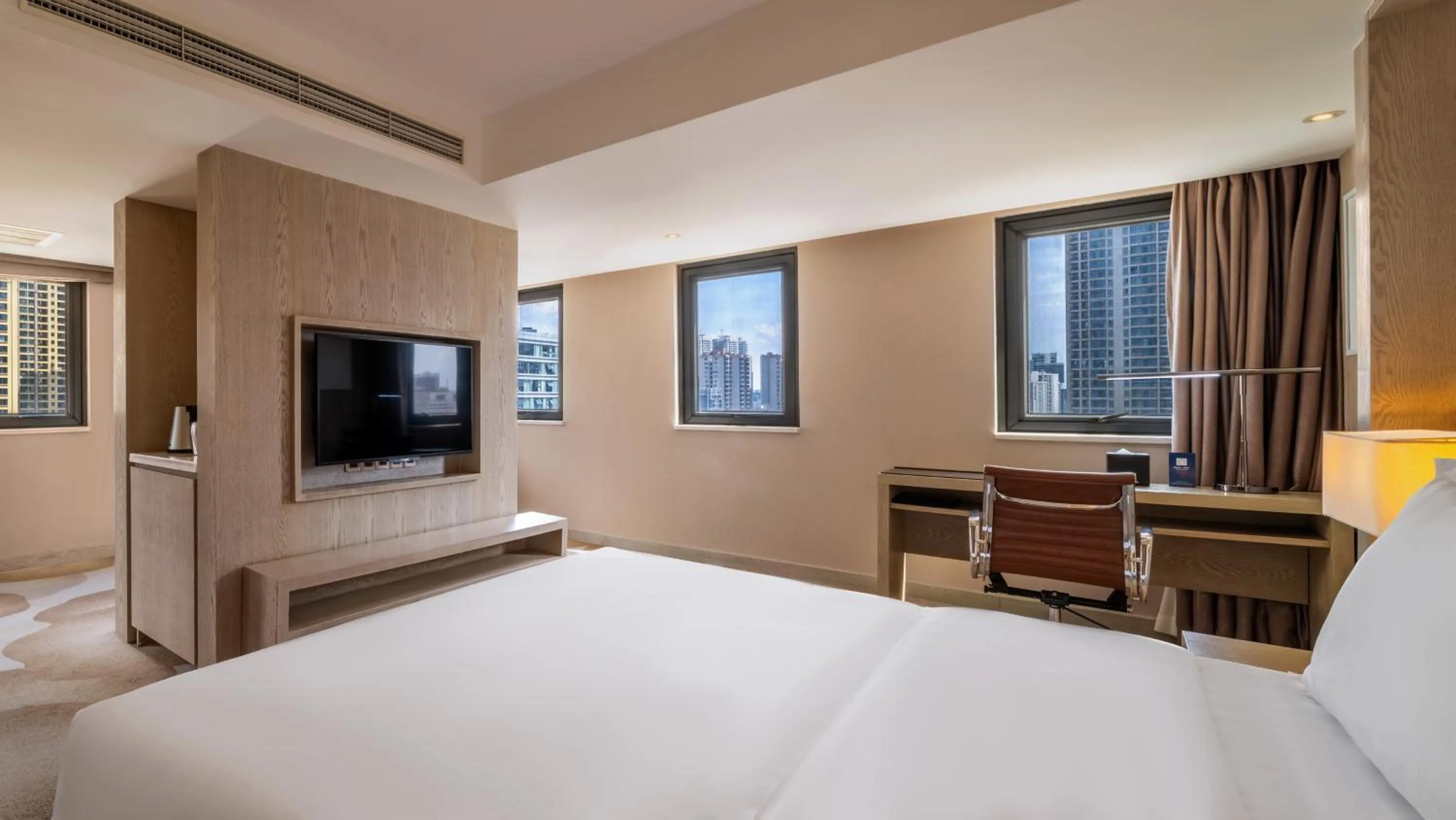 Bed in Holiday Inn Kunming City Centre by IHG