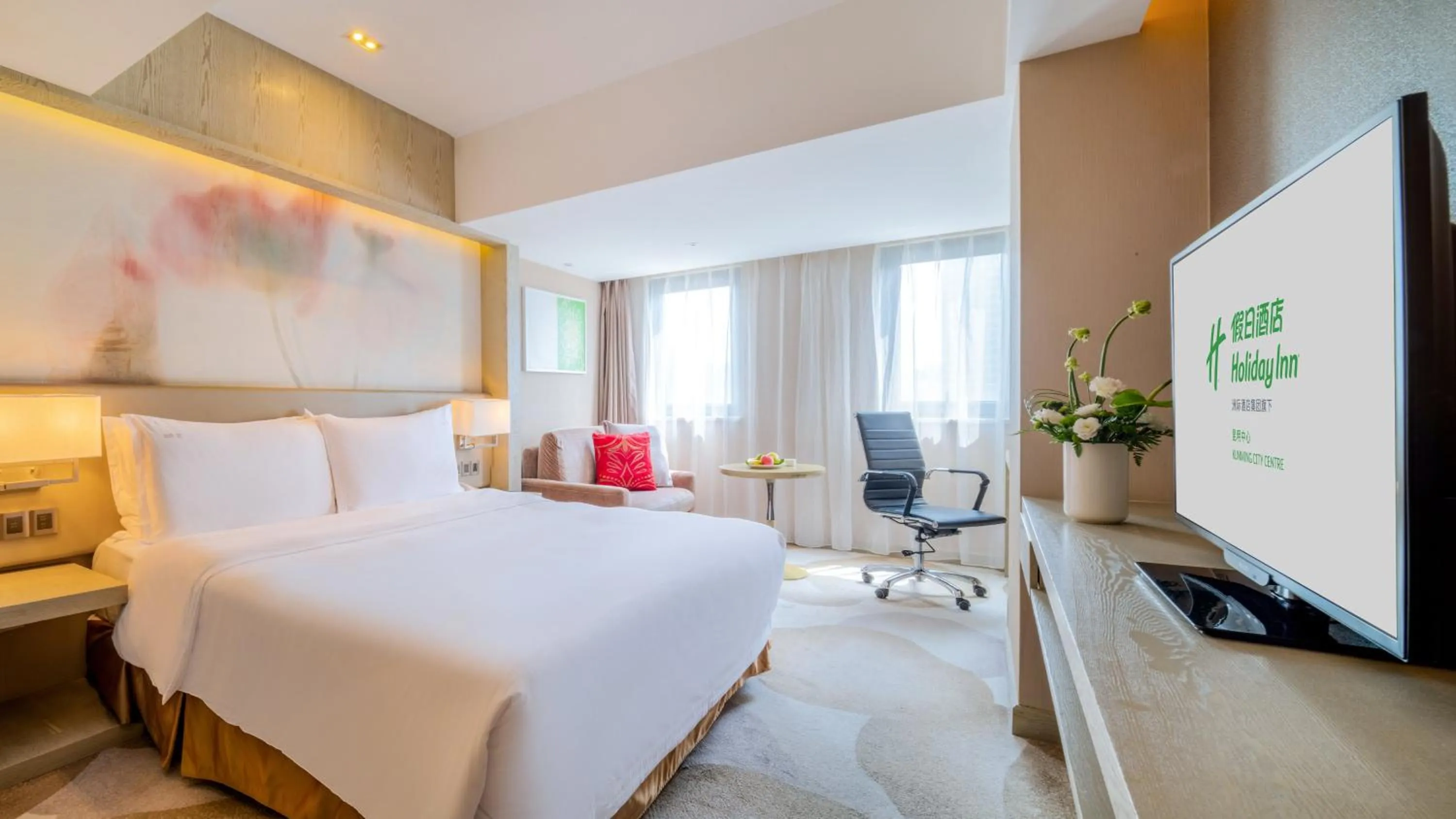 Photo of the whole room, Bed in Holiday Inn Kunming City Centre by IHG