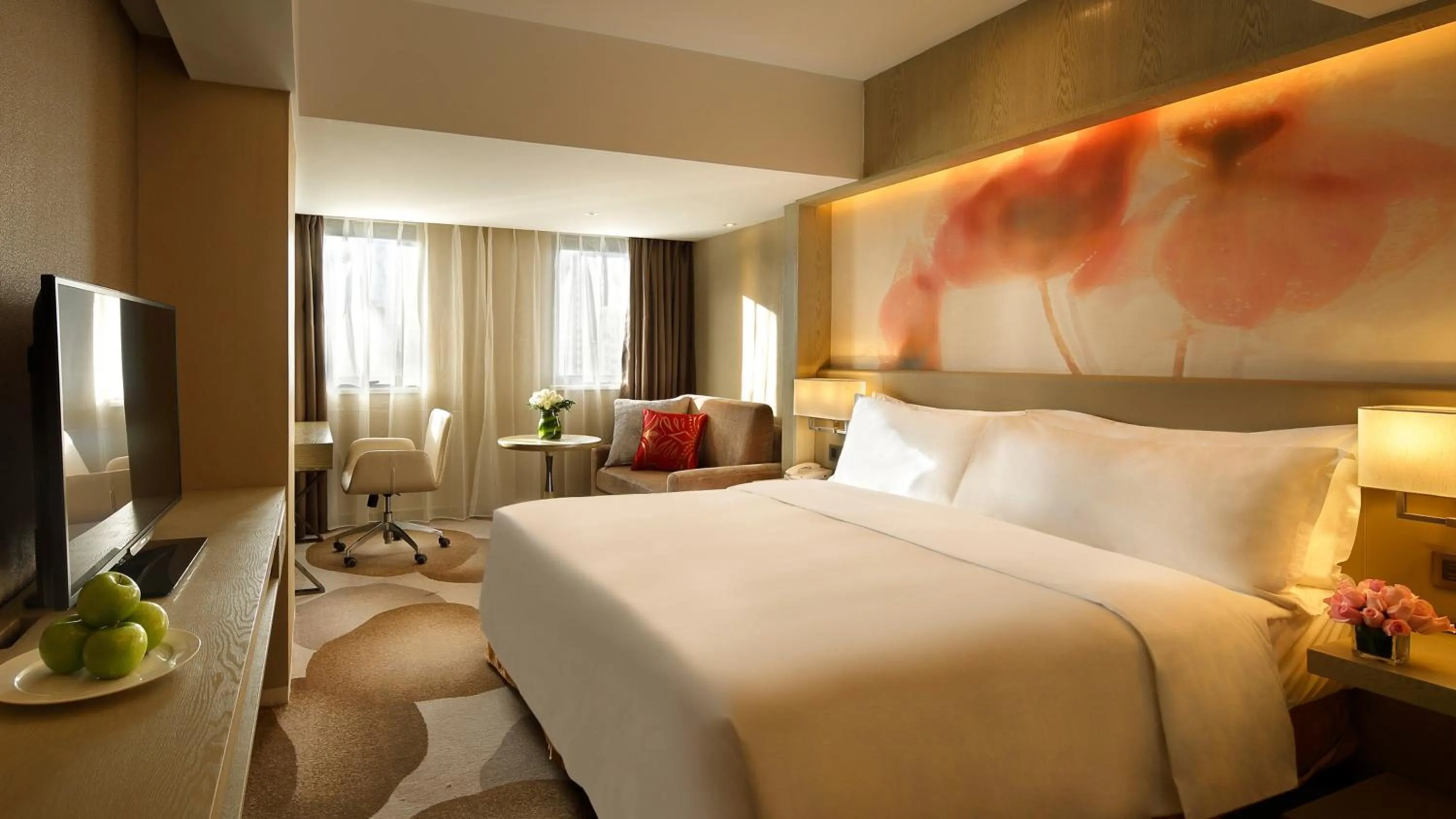 Photo of the whole room, Bed in Holiday Inn Kunming City Centre by IHG