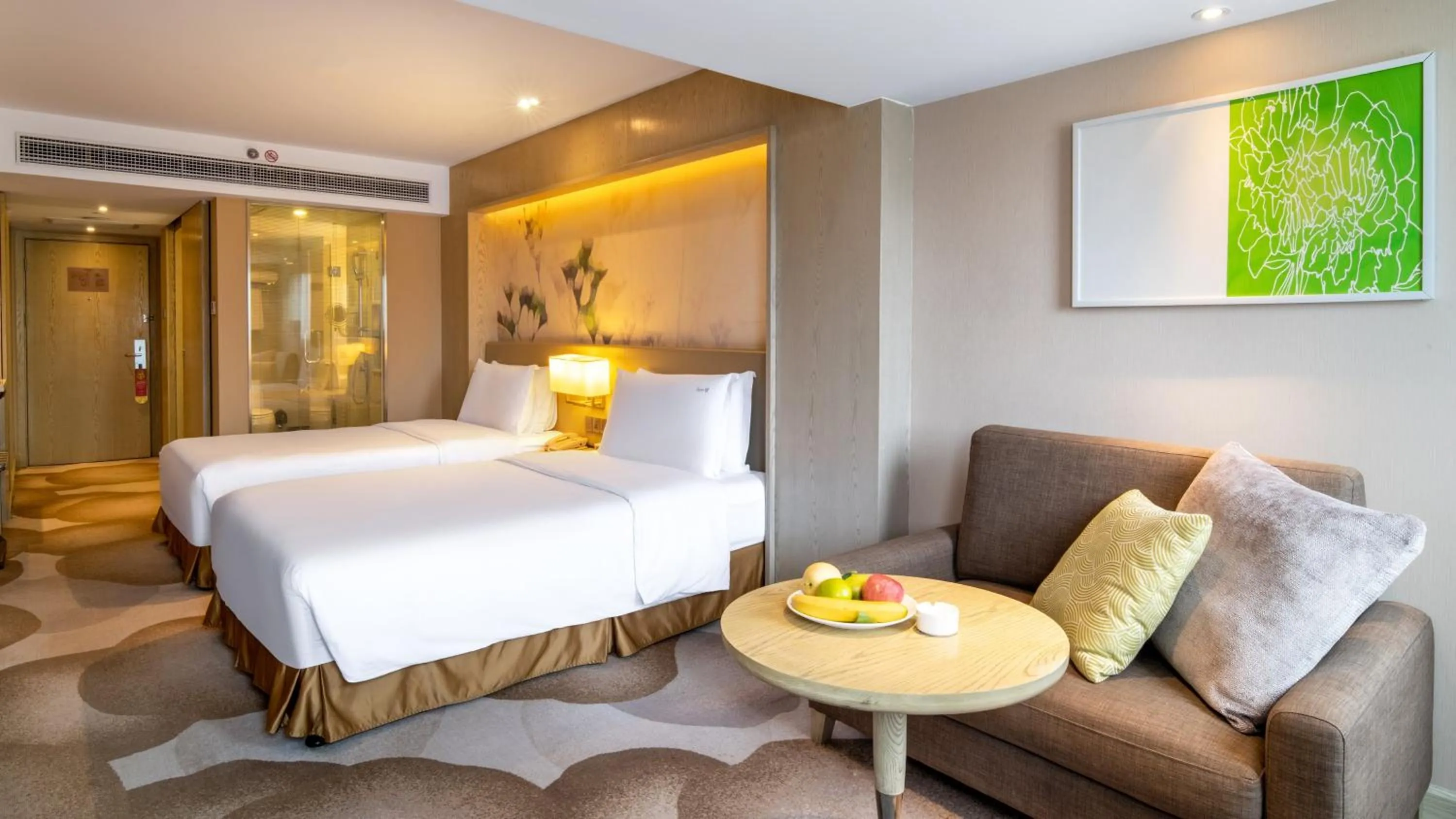 Photo of the whole room, Bed in Holiday Inn Kunming City Centre by IHG