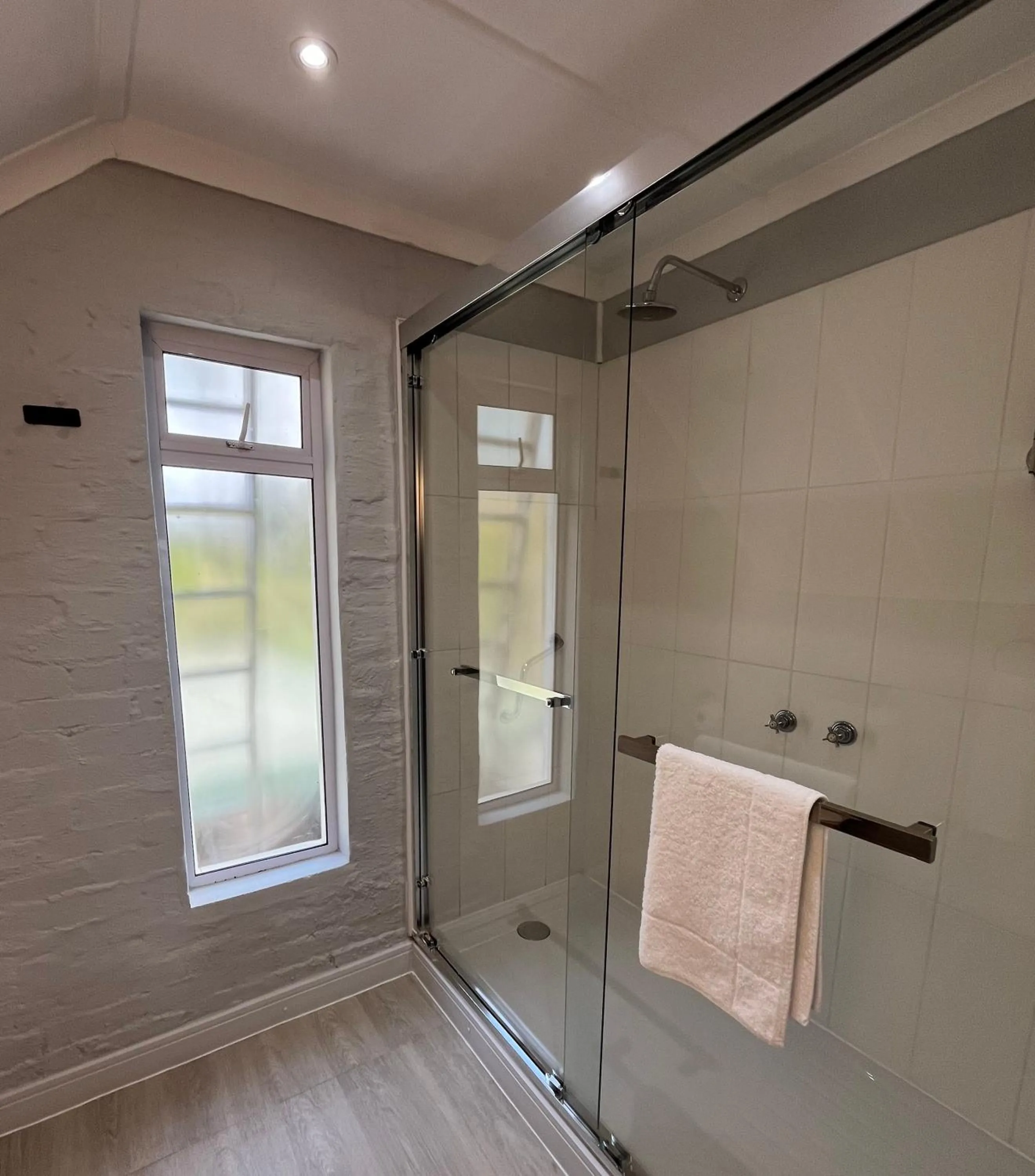 Shower in Gateside Guesthouse