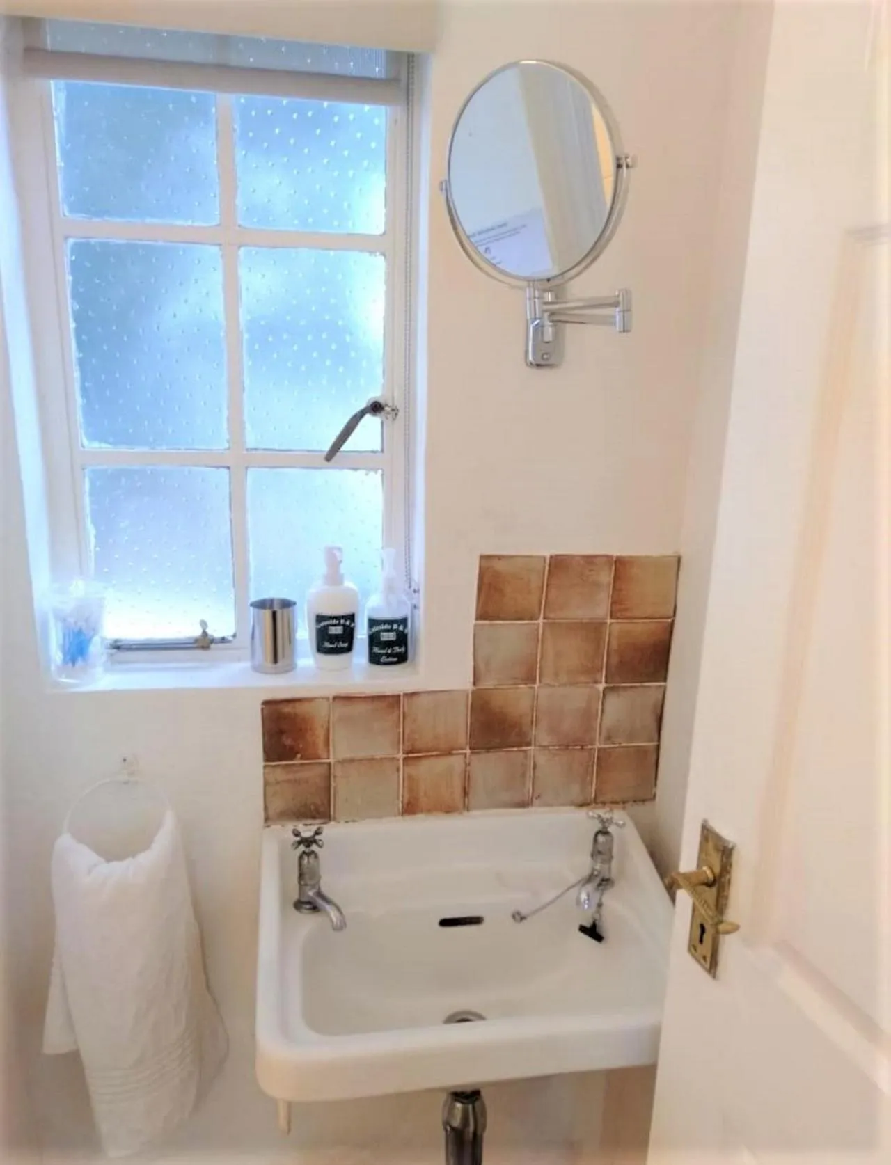 Property building in Gateside Guesthouse