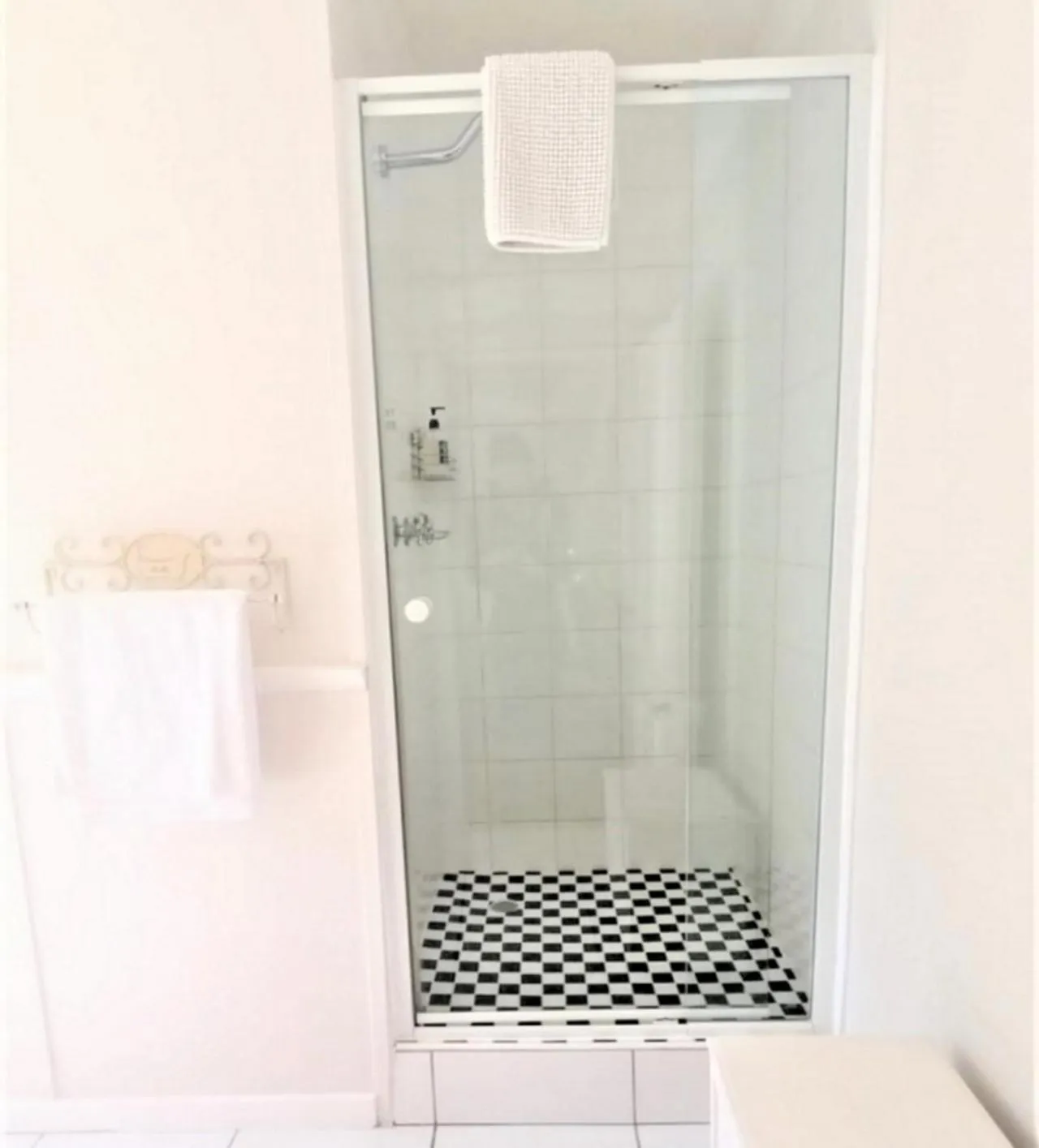 Shower in Gateside Guesthouse