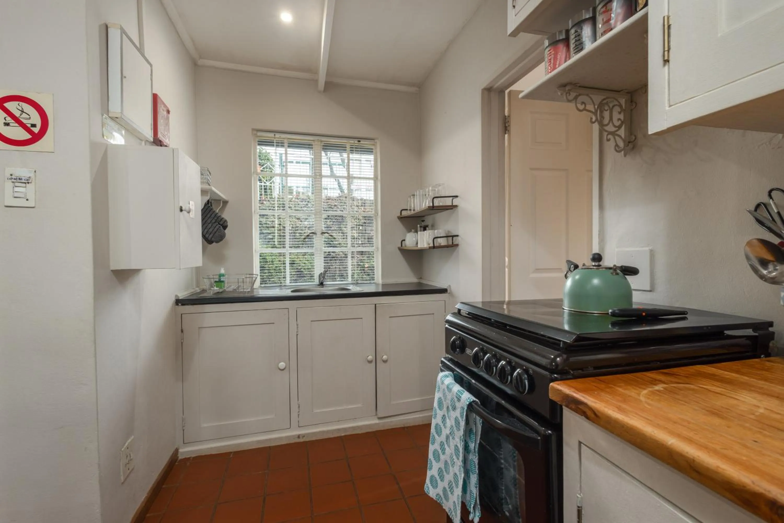 Kitchen or kitchenette in Gateside Guesthouse
