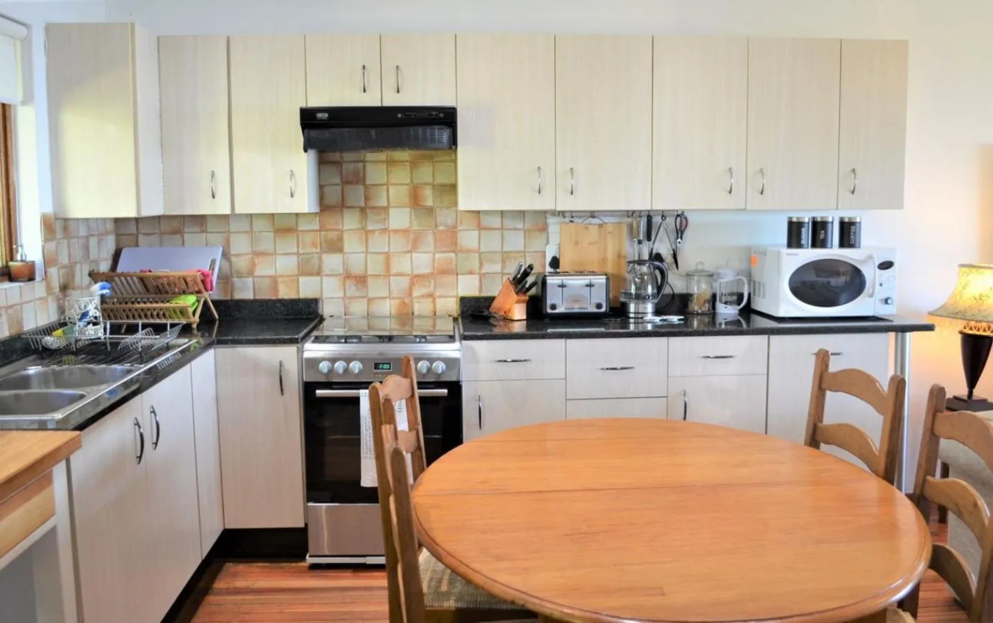 Property building in Gateside Guesthouse