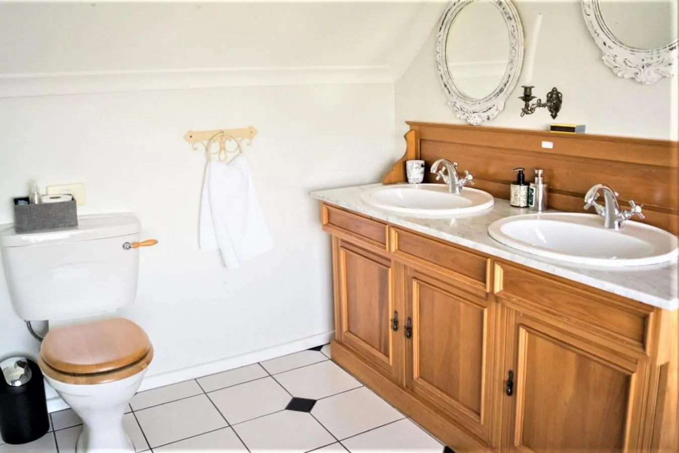 Property building in Gateside Guesthouse