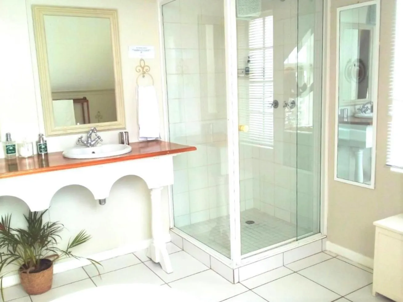 Shower in Gateside Guesthouse