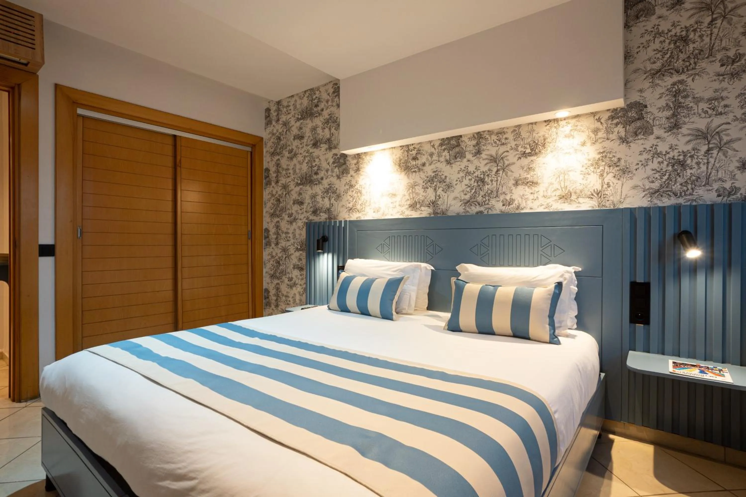 Bedroom, Bed in Atlantic Palm Beach