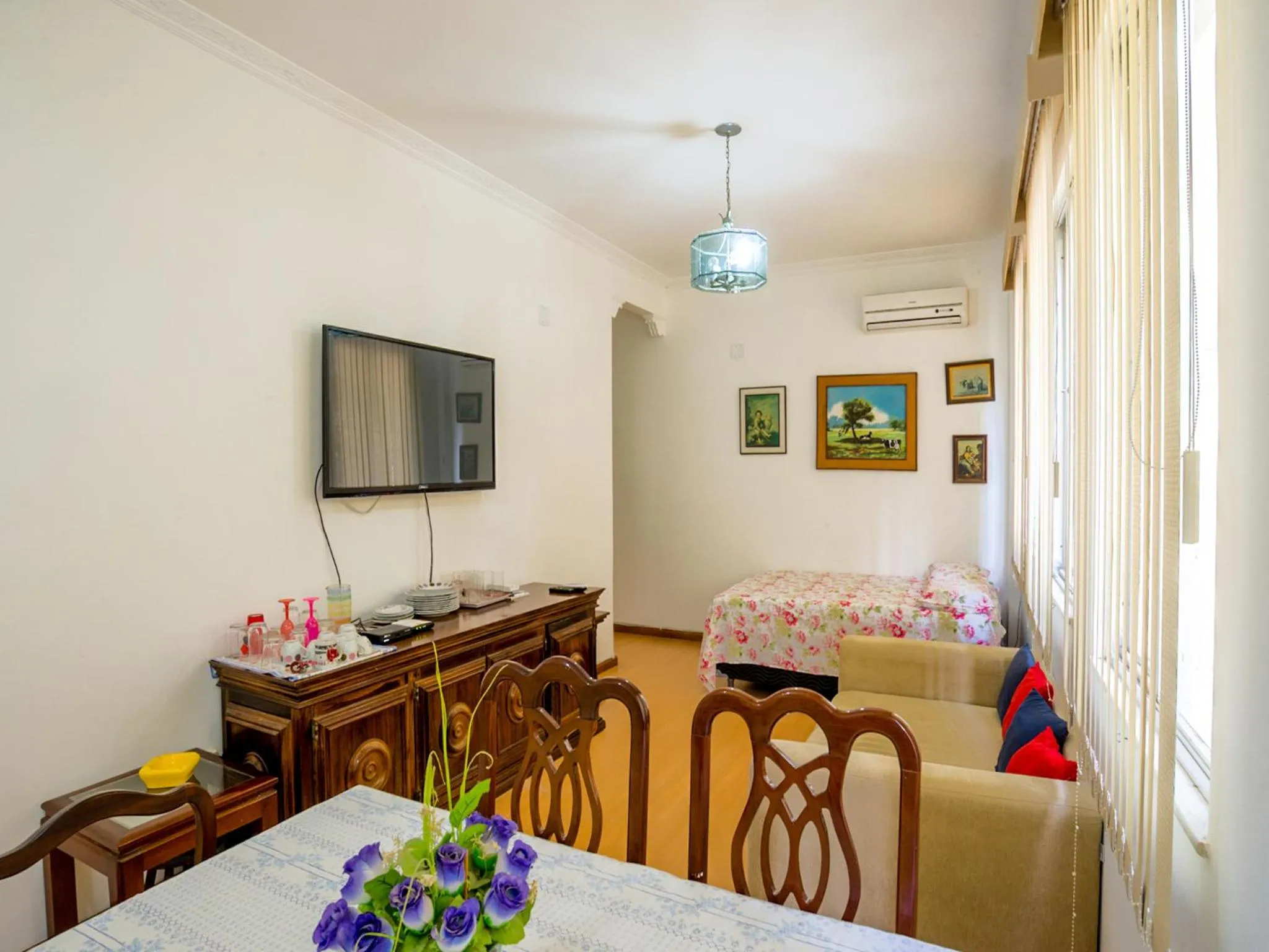Two-Bedroom Apartment in Copacabana posto 5 duas quadras da praia