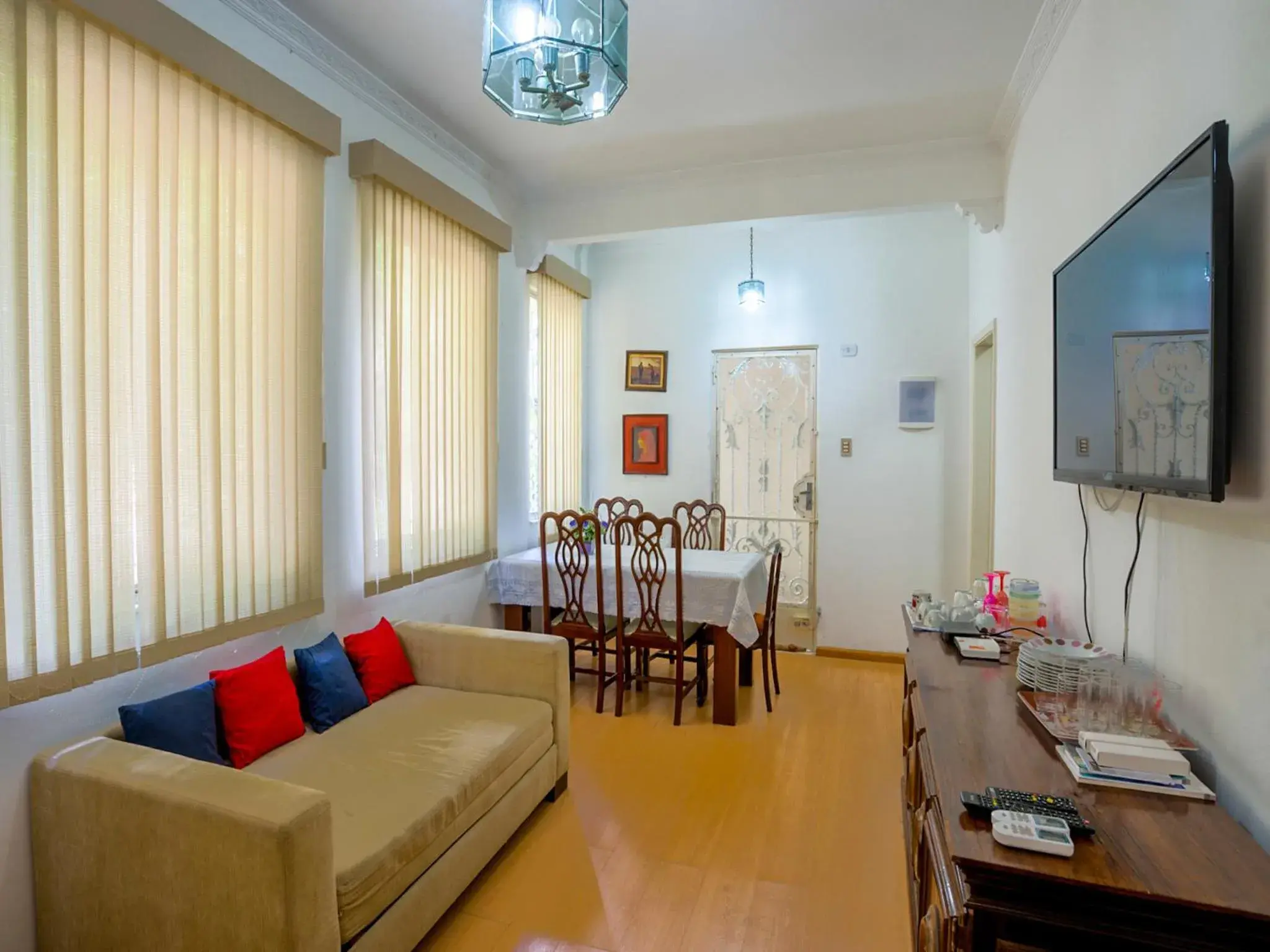 Two-Bedroom Apartment in Copacabana posto 5 duas quadras da praia Two-Bedroom Apartment in Copacabana posto 5 duas quadras da praia