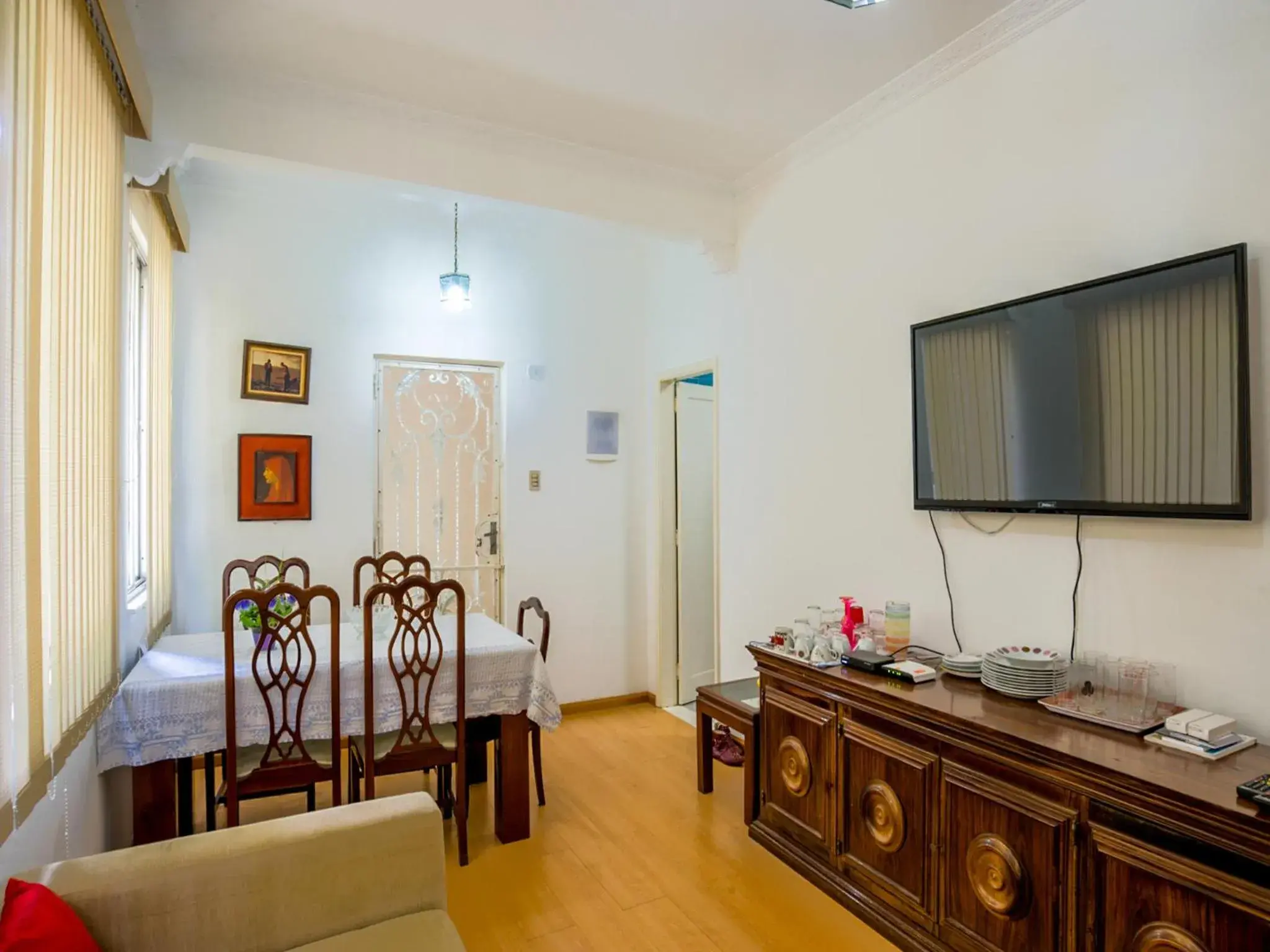 Two-Bedroom Apartment in Copacabana posto 5 duas quadras da praia Two-Bedroom Apartment in Copacabana posto 5 duas quadras da praia
