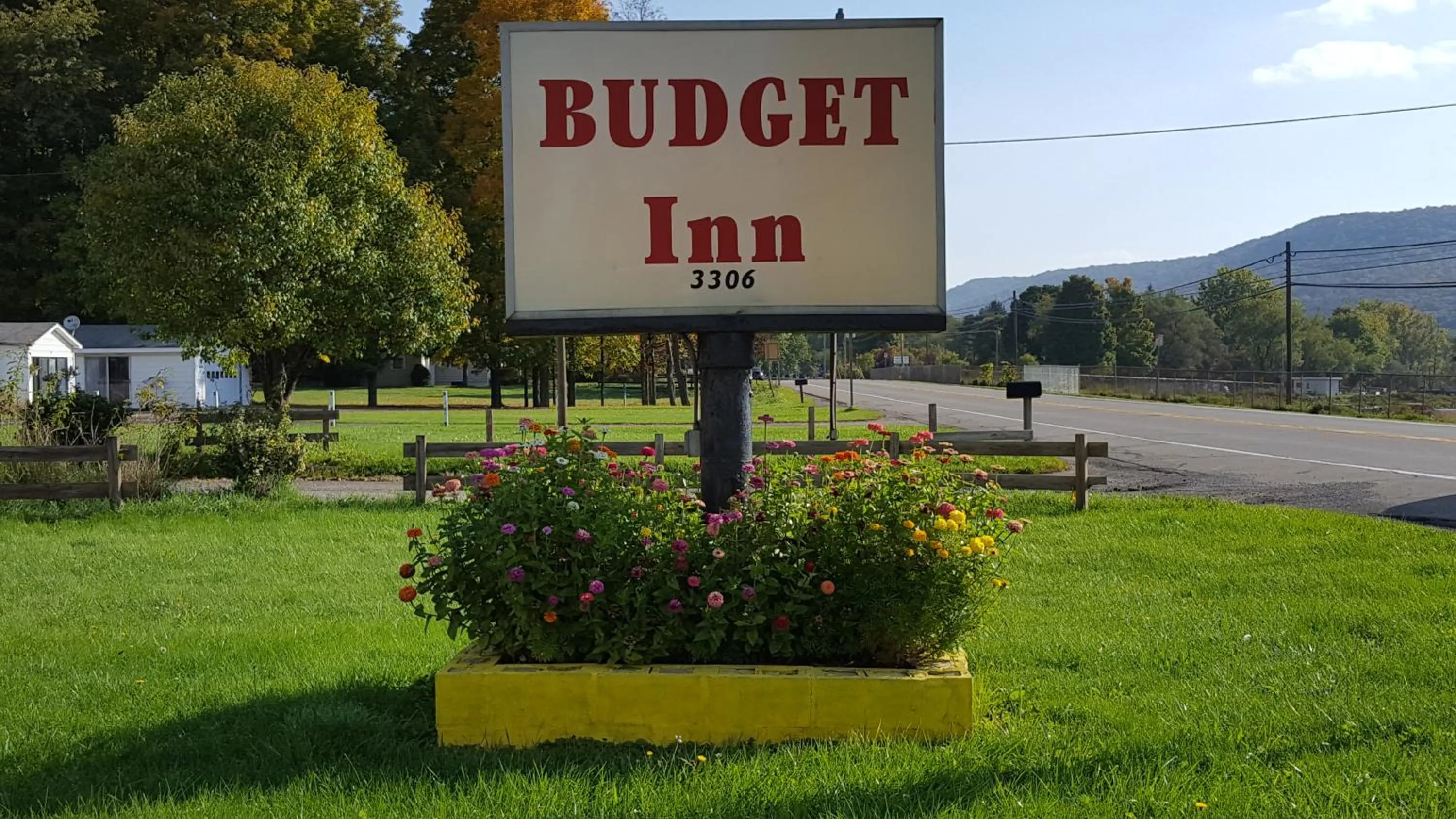 Property logo or sign in Budget Inn