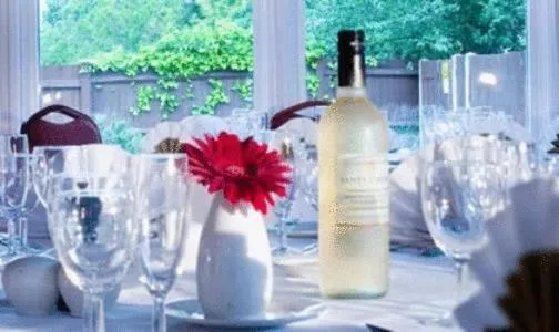 Restaurant/places to eat in The Hickstead Hotel By Uno