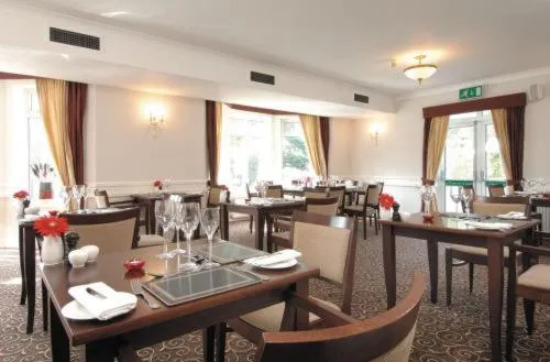 Restaurant/places to eat in The Hickstead Hotel By Uno